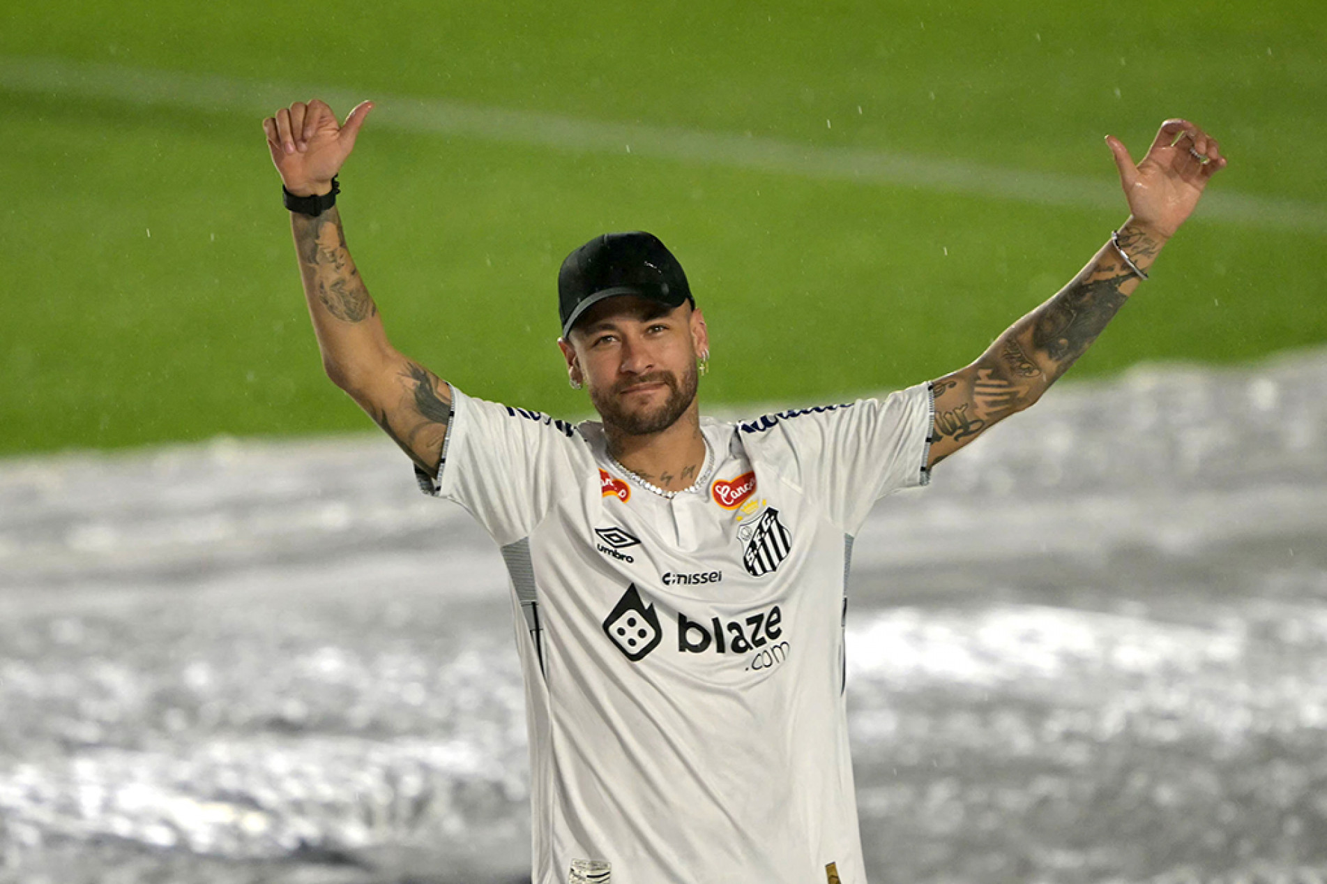 ‘Ídolo de uma geração e responsável por seguir com o legado de Rei Pelé’, declara o Santos
