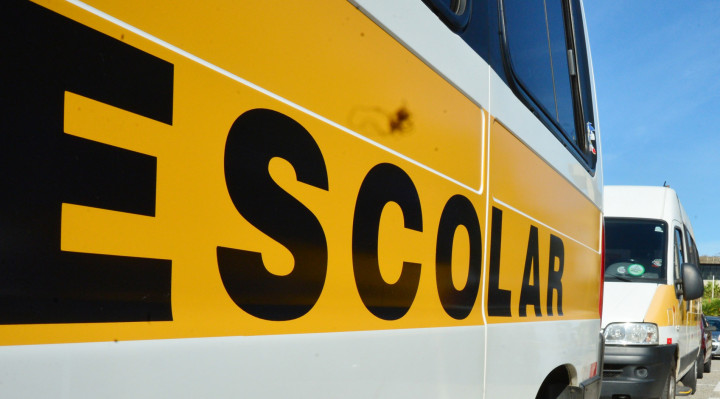 Na hora de contratar o transporte escolar, é precisar se atentar à condição dos itens de segurança, além de ficar de olho na regularidade dos documentos do veículo e do condutor