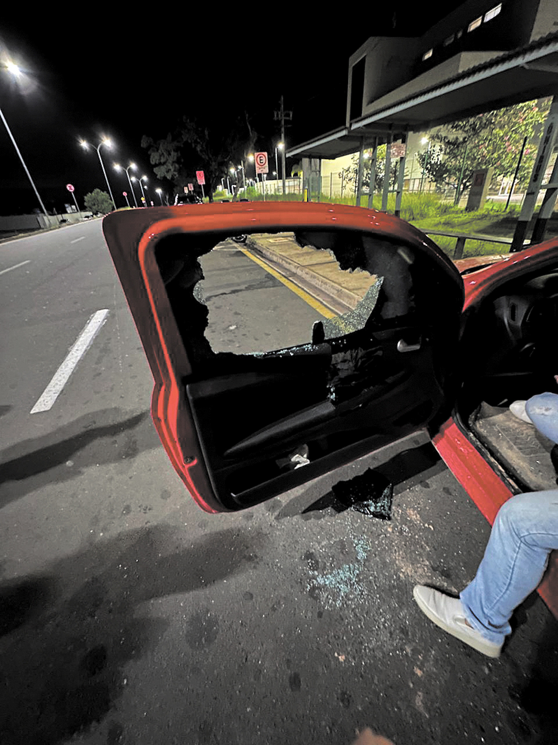 Carro do advogado foi alvejado no sábado (1º) à noite, em Sorocaba
