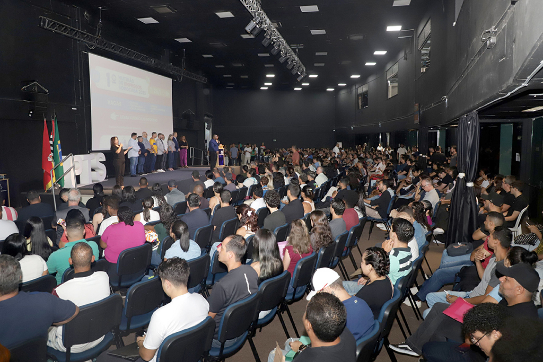 Mutirão de Emprego realizado no fim de janeiro no Parque Tecnológico, atrai multidão: vagas para as mais variadas áreas 
