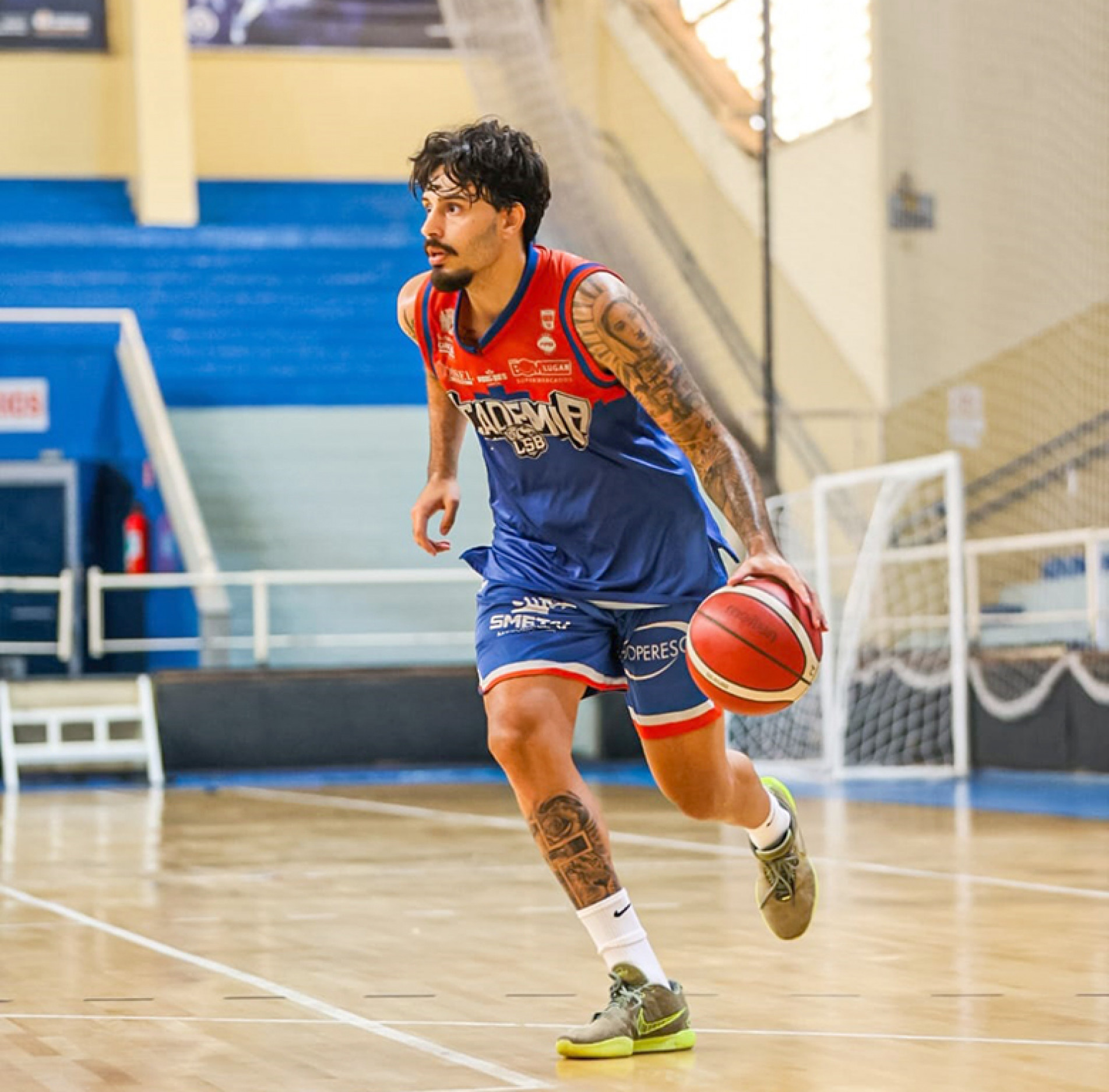 Danilo Penteado em ação: tem 25 anos e 1,98 metro de altura
