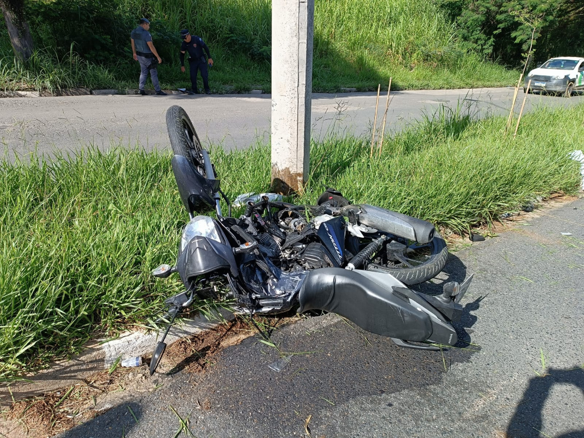 A moto ficou destruída 