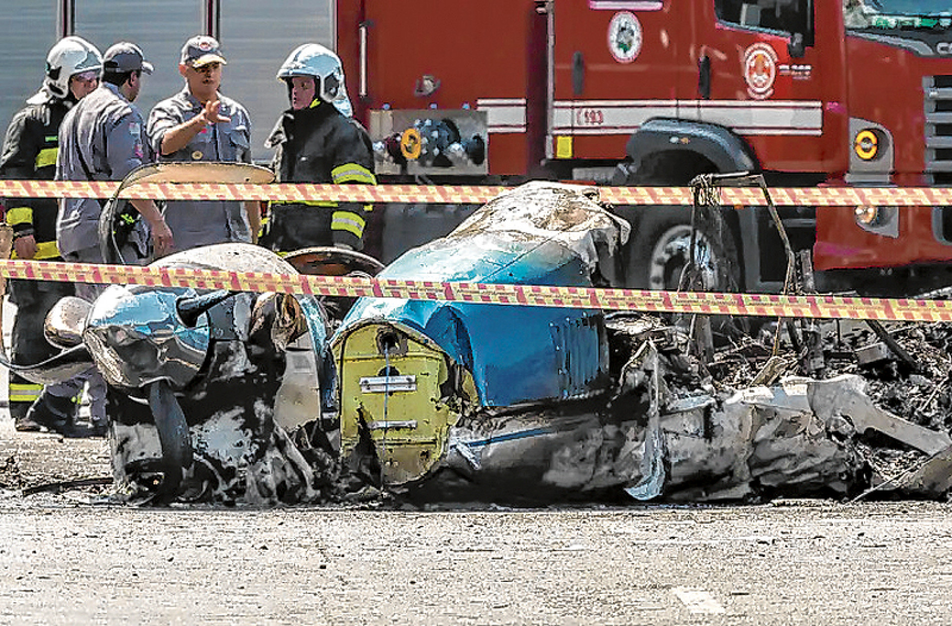  Pouco restou da aeronave, que acabou quase que totalmente consumida pelas chamas
