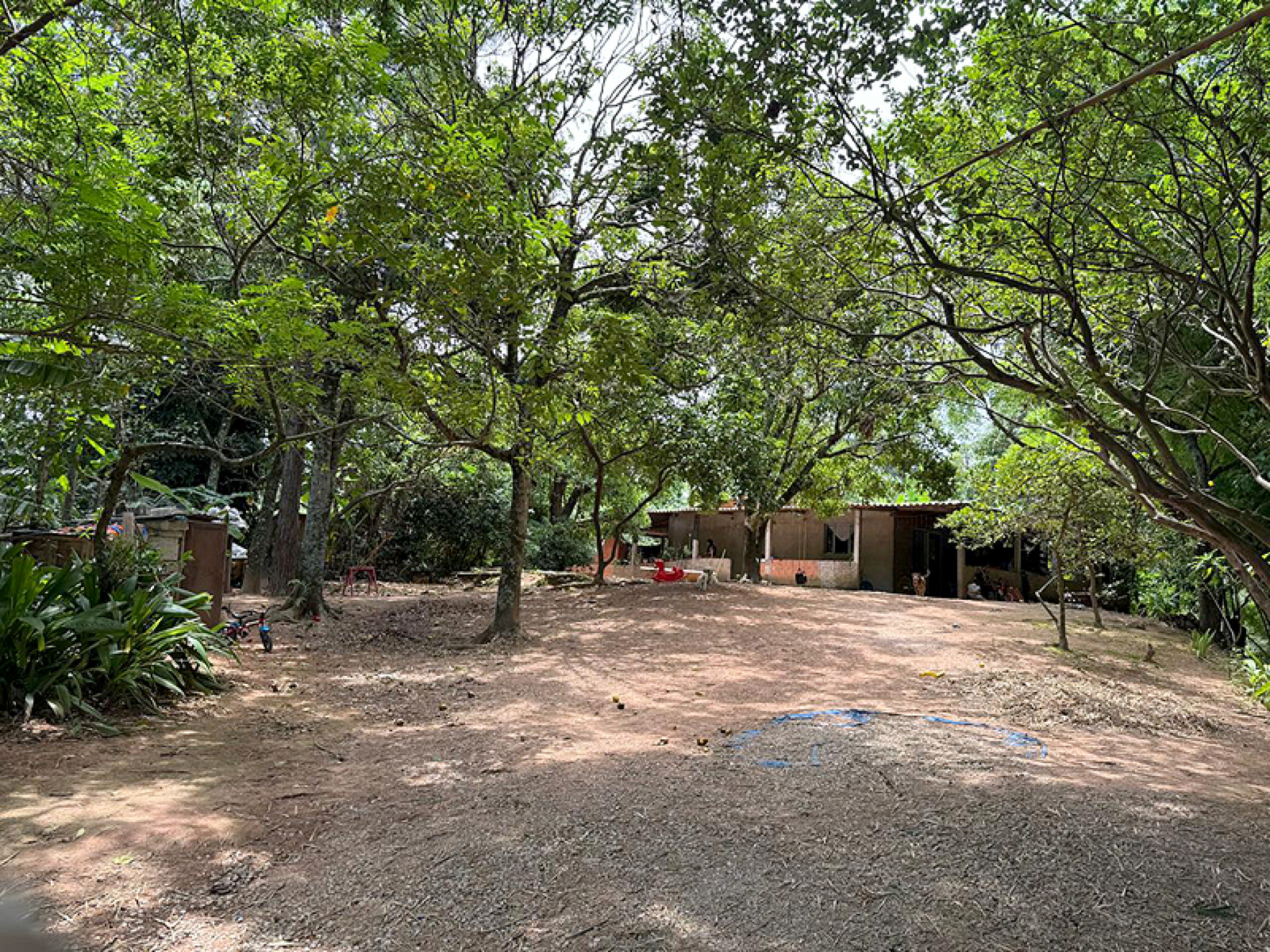 Comunidade José Joaquim de Camargo também aguarda limpeza e pavimentação de calçada