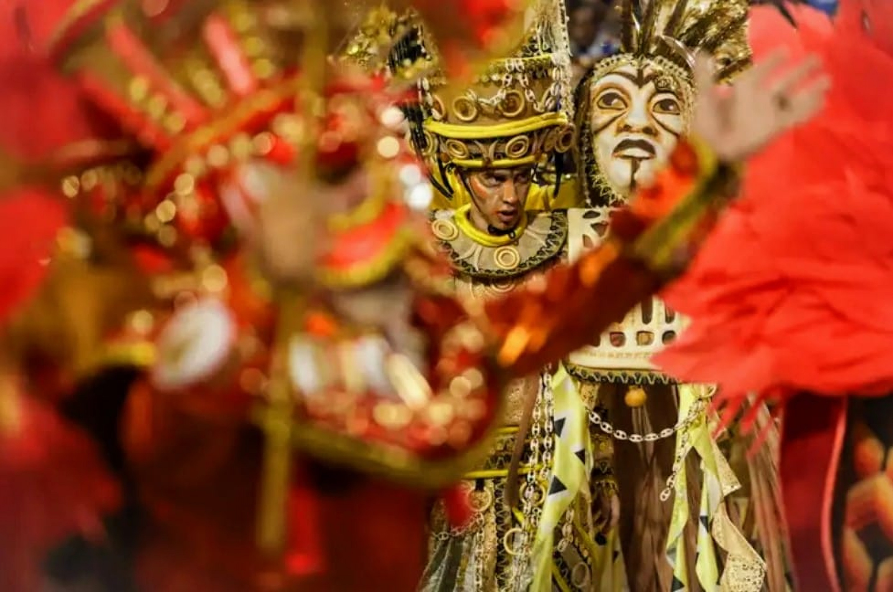 Unidos de Padre Miguel abriu o Carnaval no Rio
