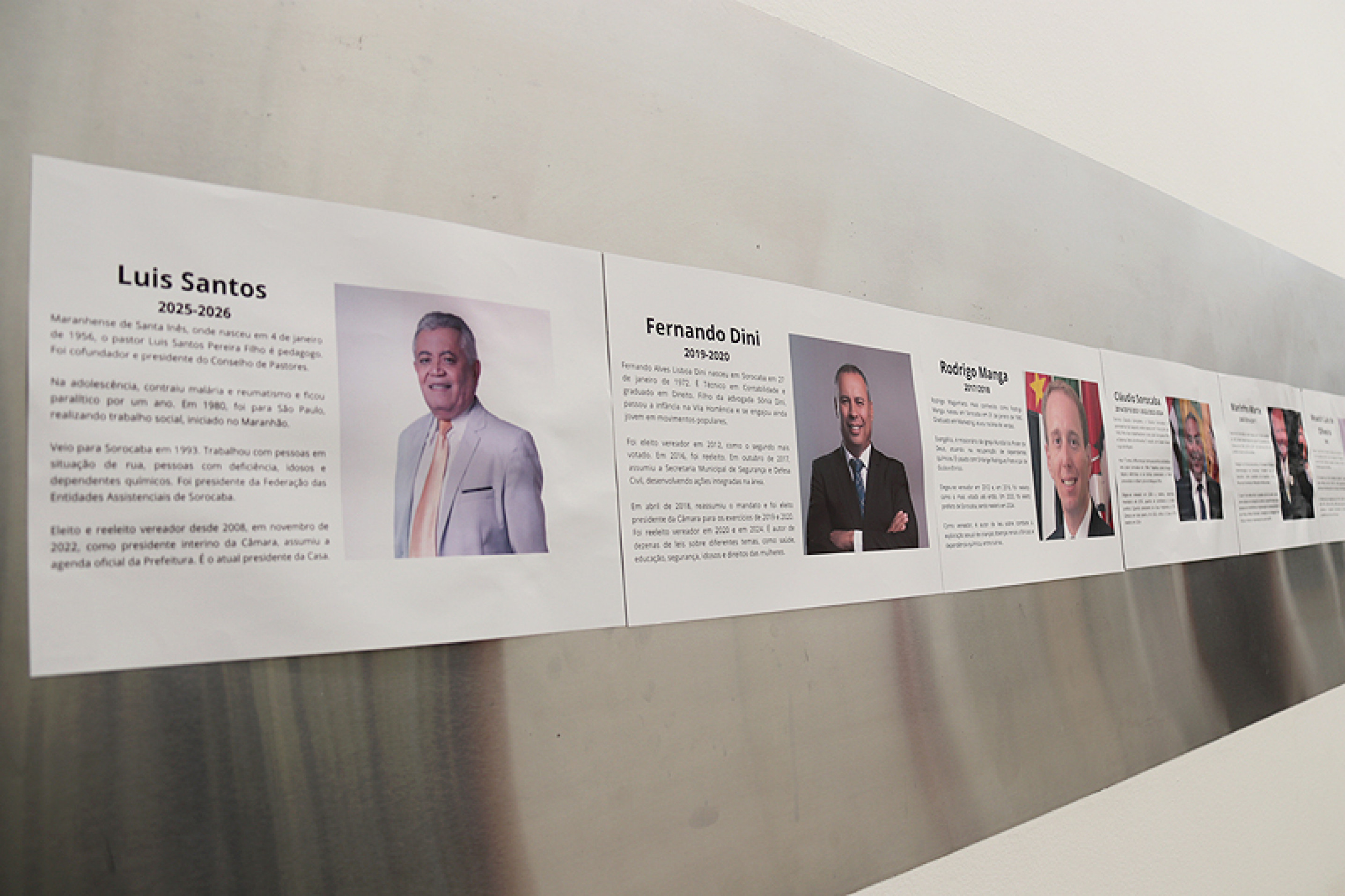 Exposição fotográfica dos presidentes faz parte da solenidade
