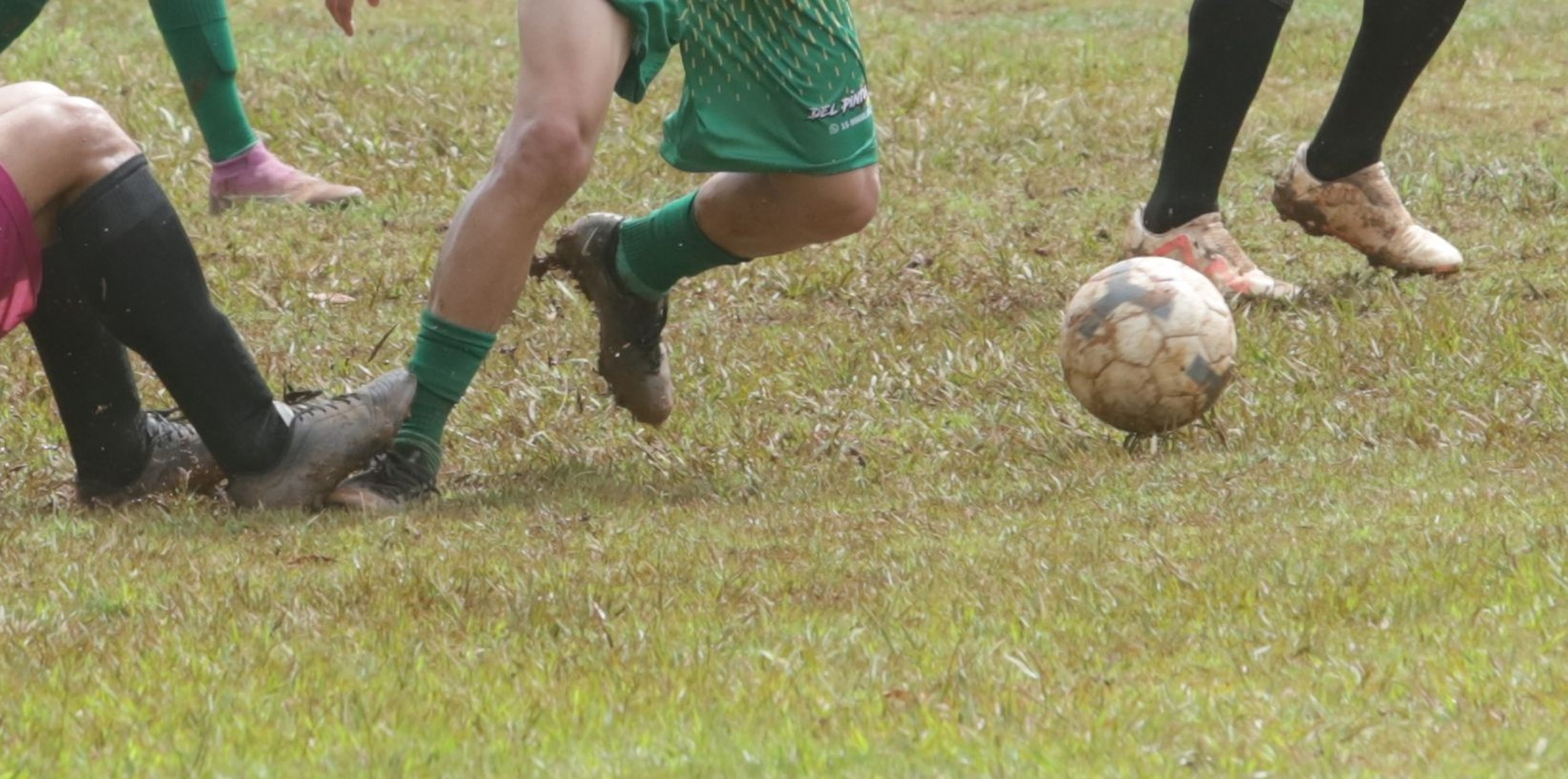 Durante a primeira fase, as equipes jogarão entre si dentro de seus respectivos grupos