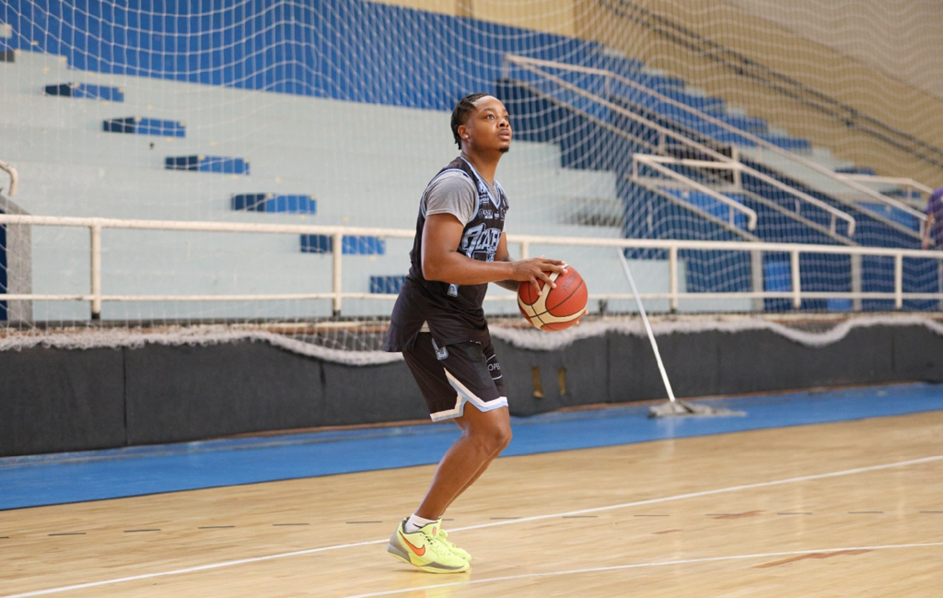 Norte-americano Deanthony Tipler é uma das atrações da equipe