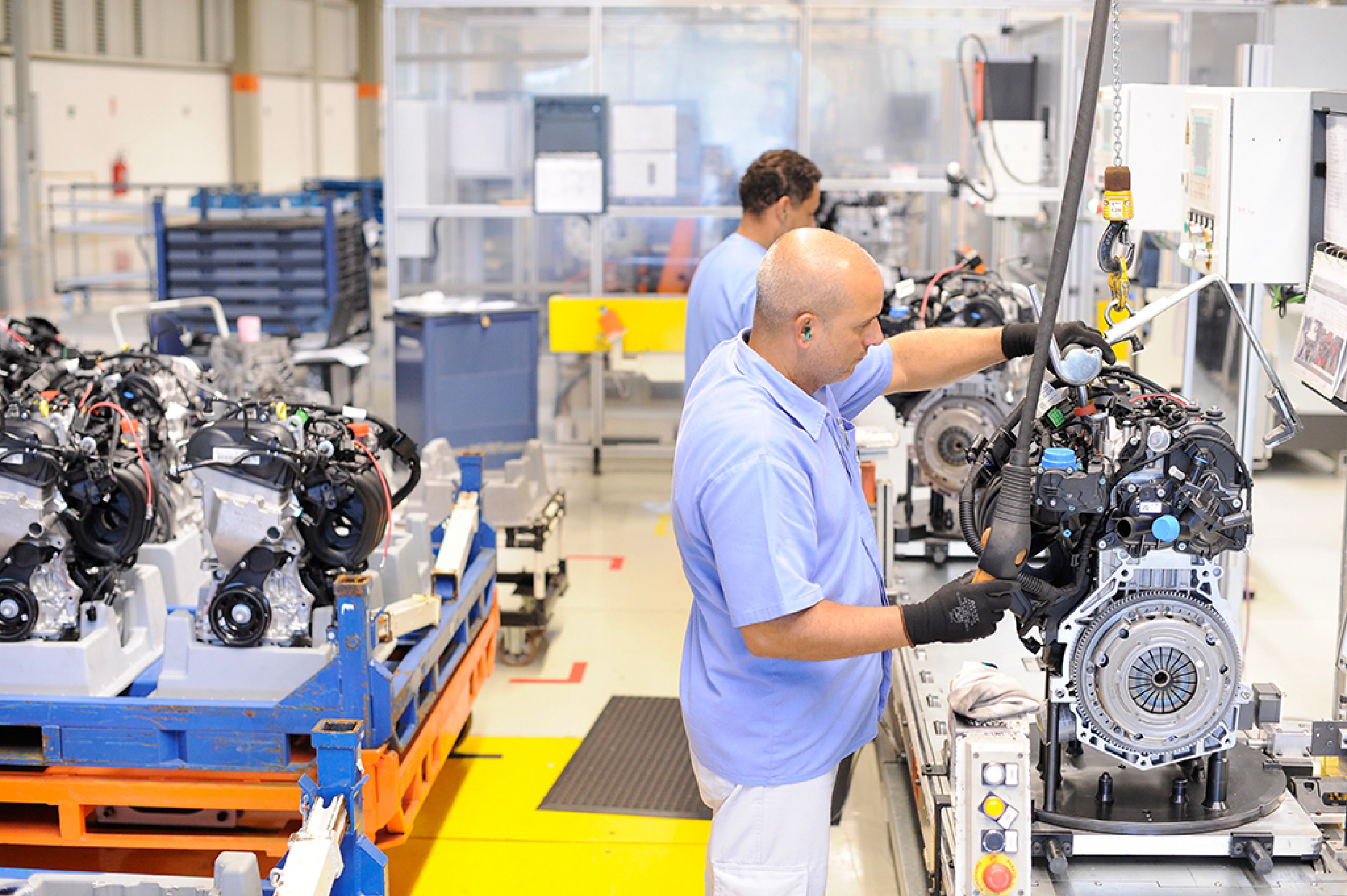 Montadoras fabricaram 217,4 mil veículos no mês passado
