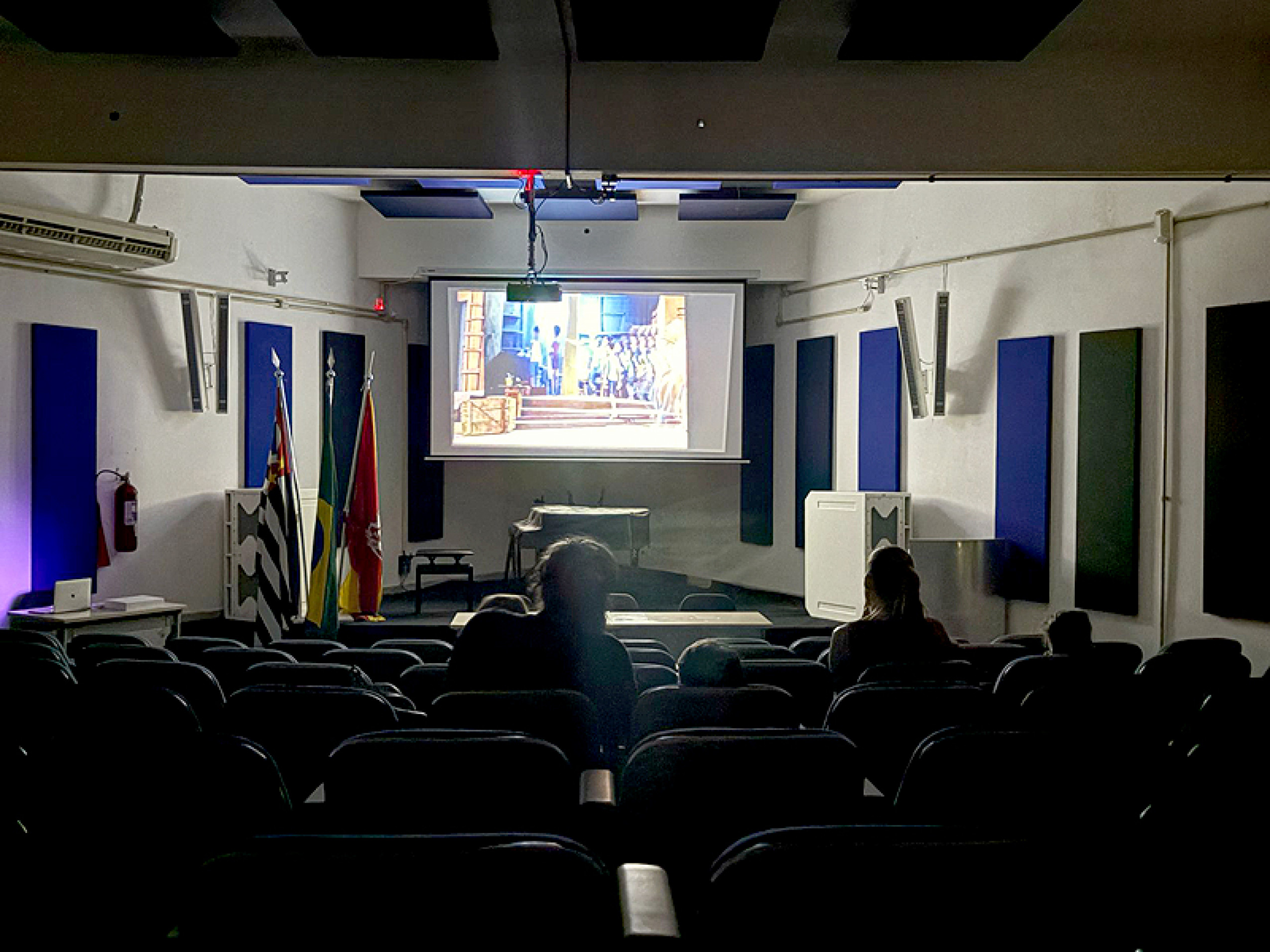 Biblioteca promove sessão de cinema para toda a família
