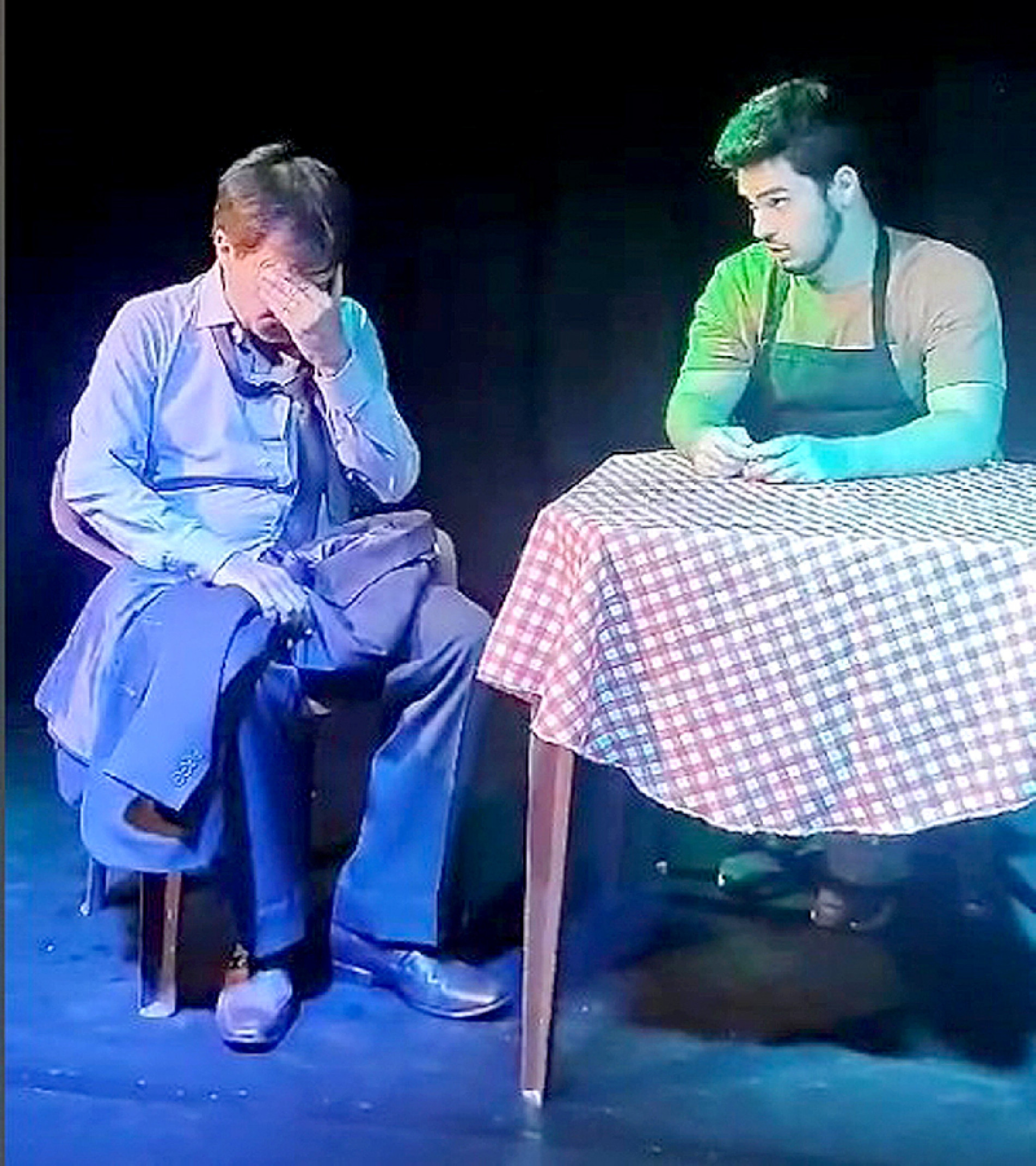 Espetáculo narra história de um homem sem sorte
