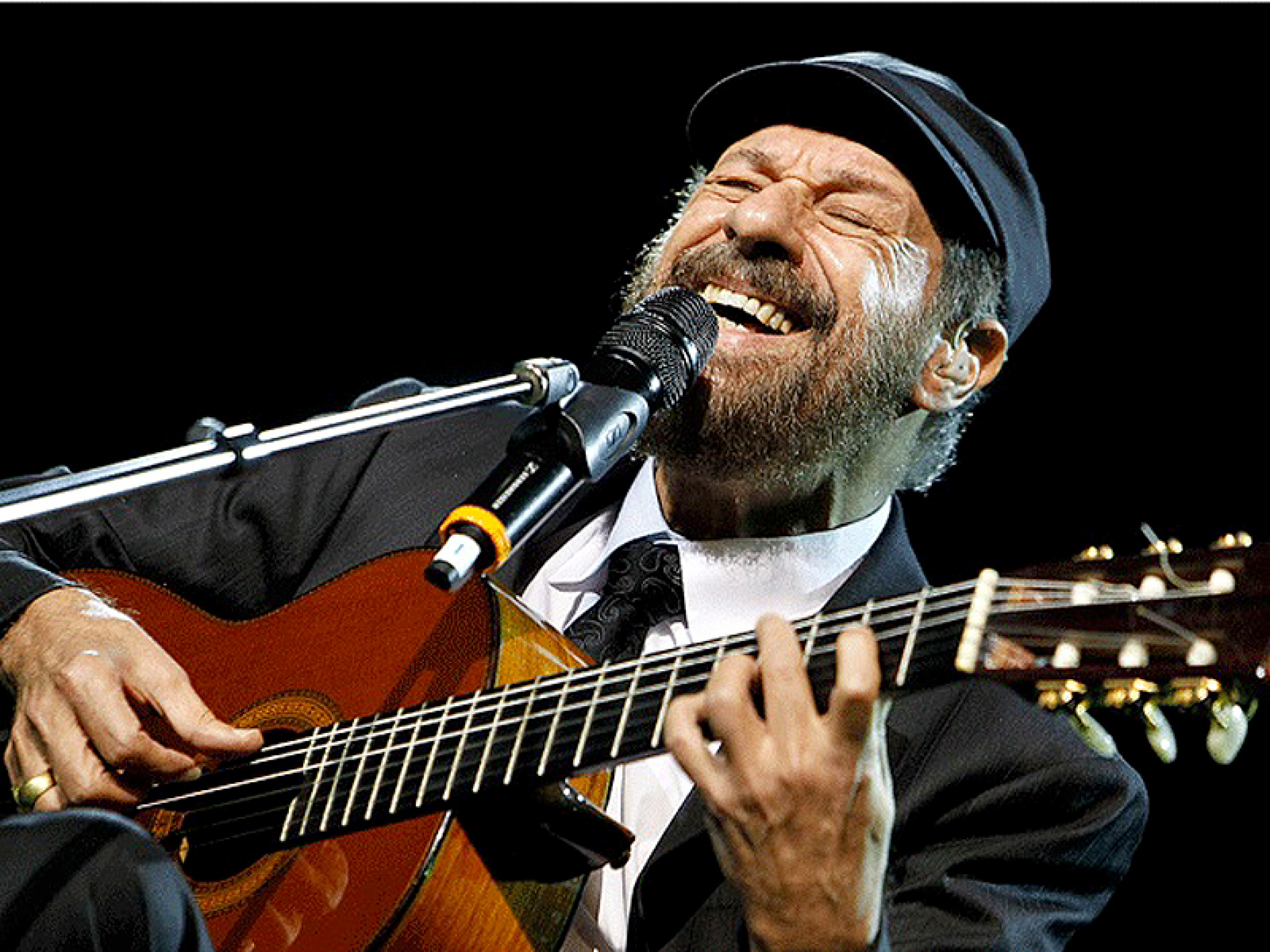 Cantor e compositor consagrado e ícone da MPB se apresenta neste sábado, às 21h
