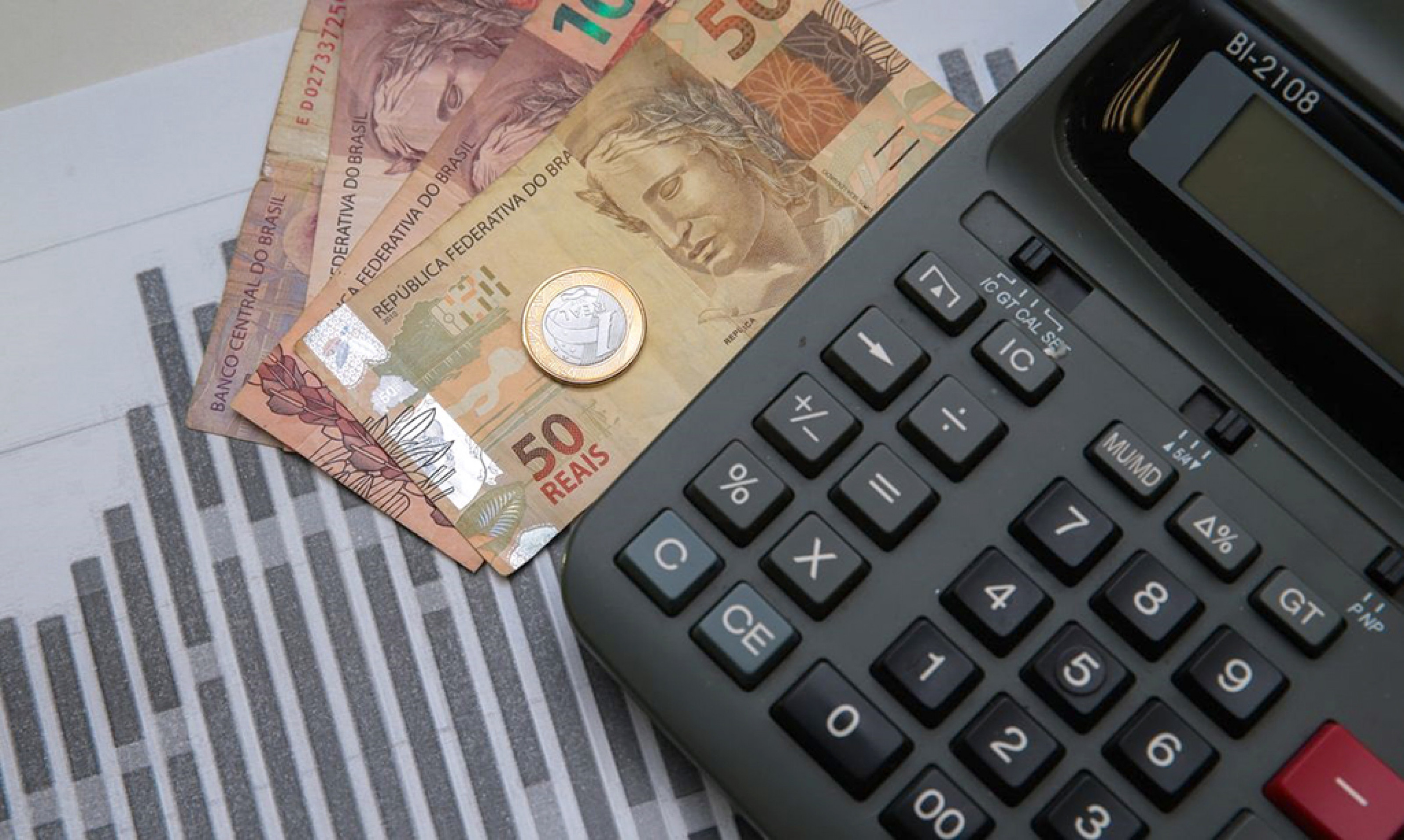 Em fevereiro, o déficit tinha sido de R$ 31,6 bilhões
