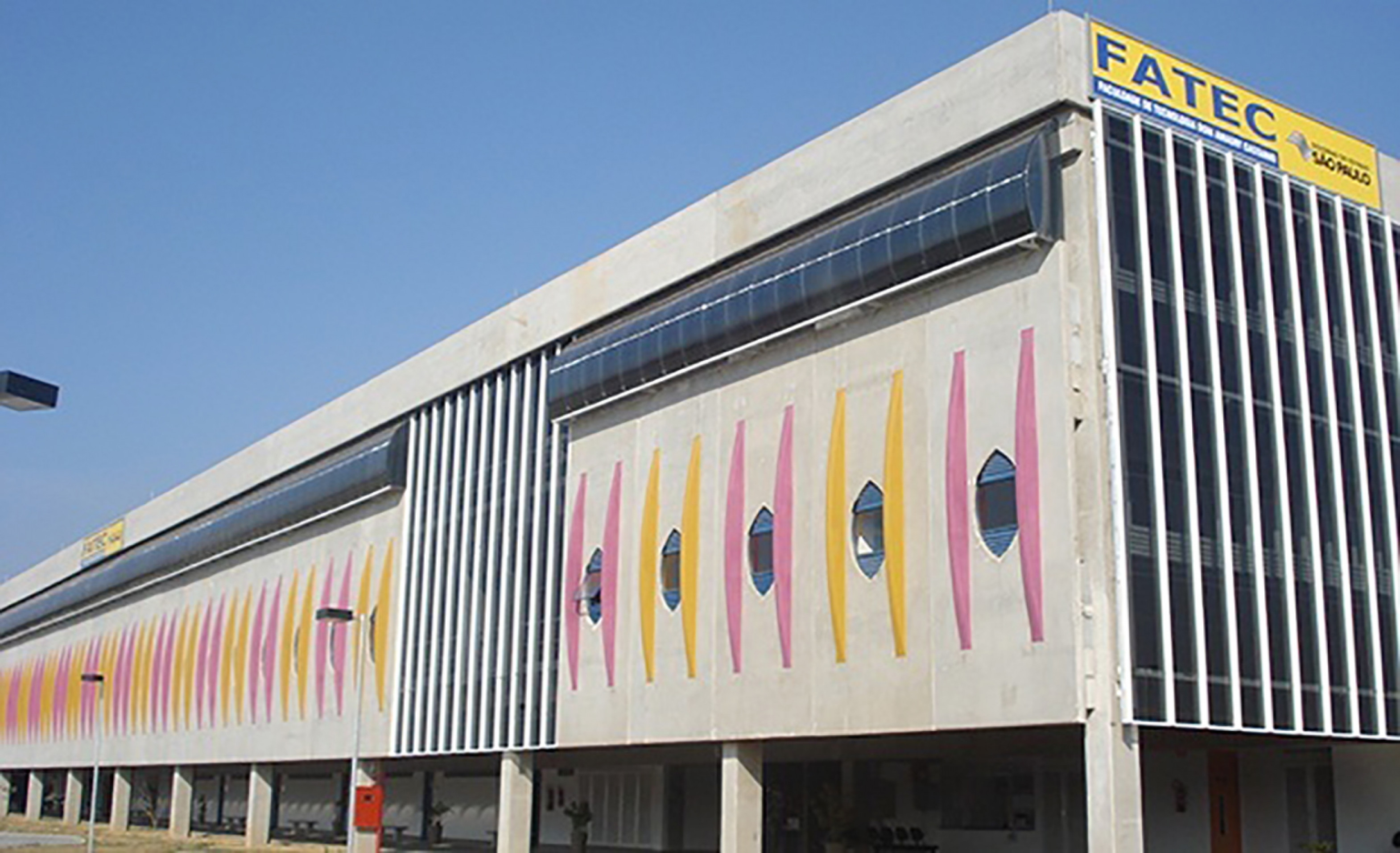 Faculdade cita necessidade de novos equipamentos, melhorias na internet e reforço da segurança
