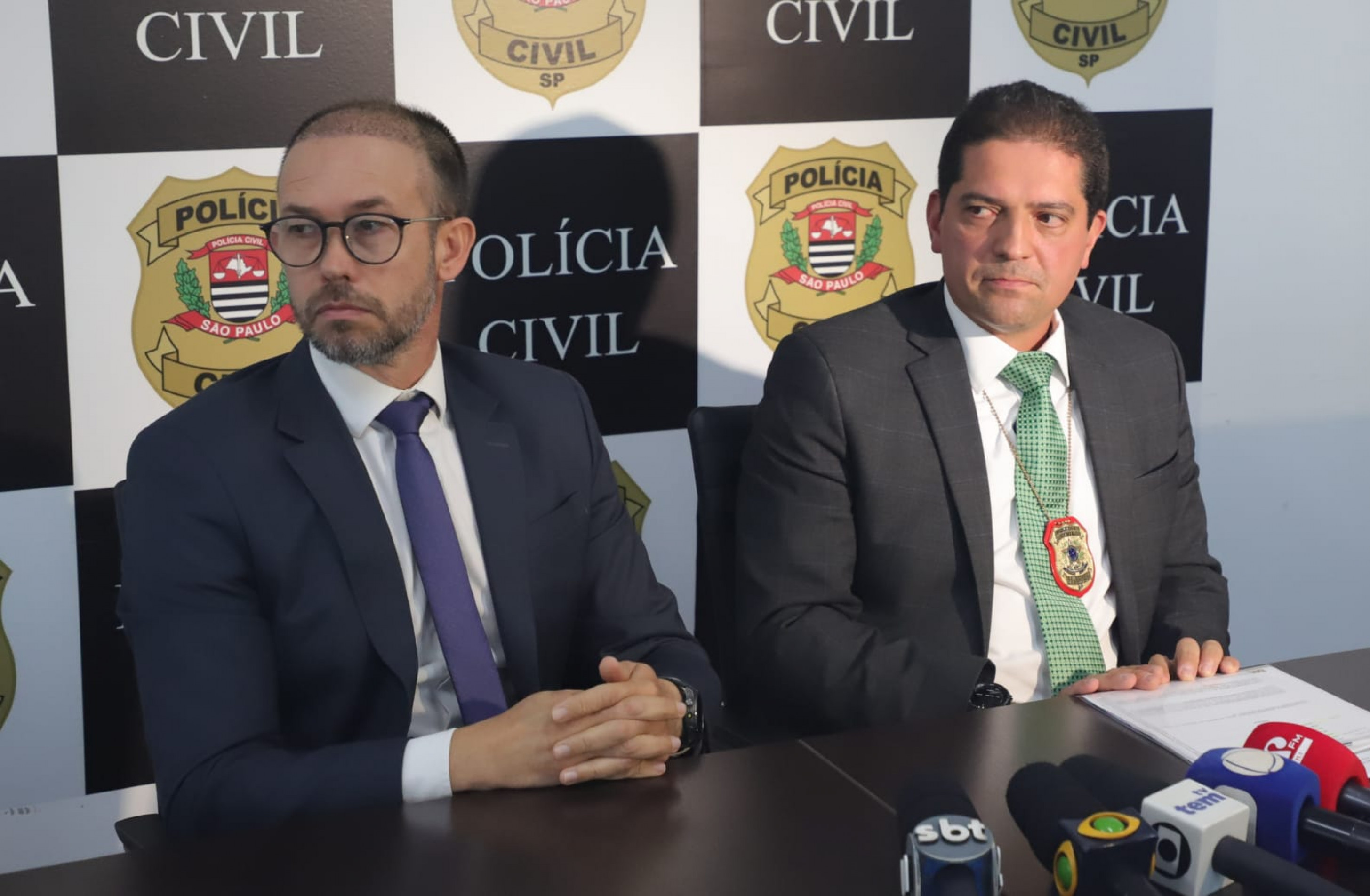 Os delegados Rodrigo Ayres e Camilo Veiga deram detalhes sobre o caso durante coletiva de imprensa