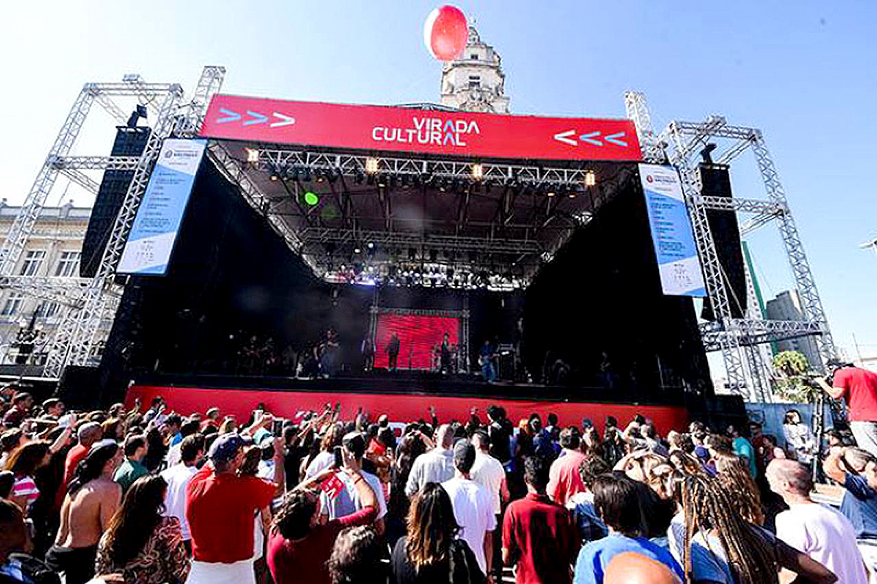 Evento leva milhares de pessoas todos os anos aos 
diversos eventos distribuídos pela capital
