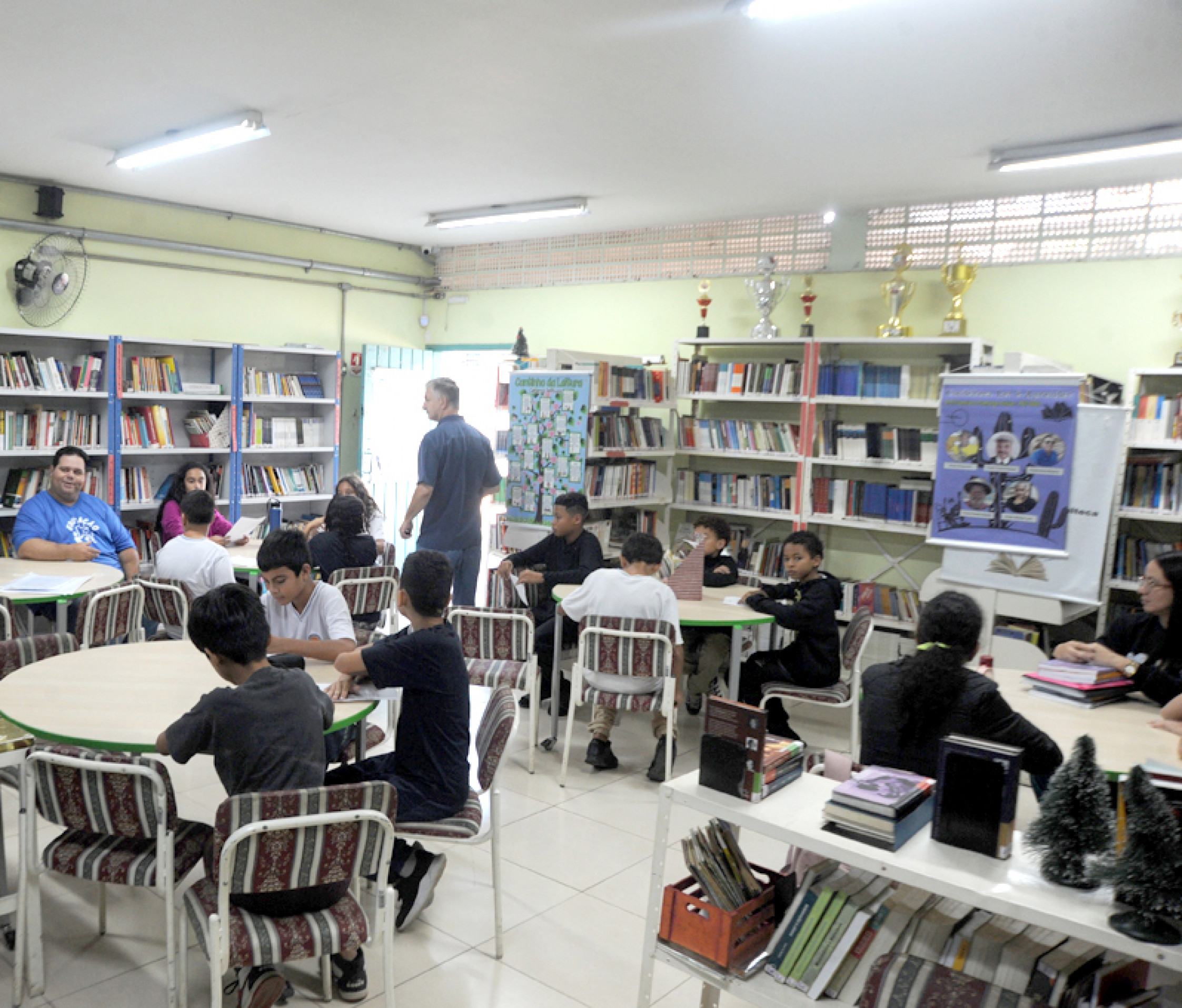Mistério no Milharal, conto escrito pelo professor e escritor Jorge Facury, foi pensado para não ter final. E coube aos alunos imaginar o desfecho