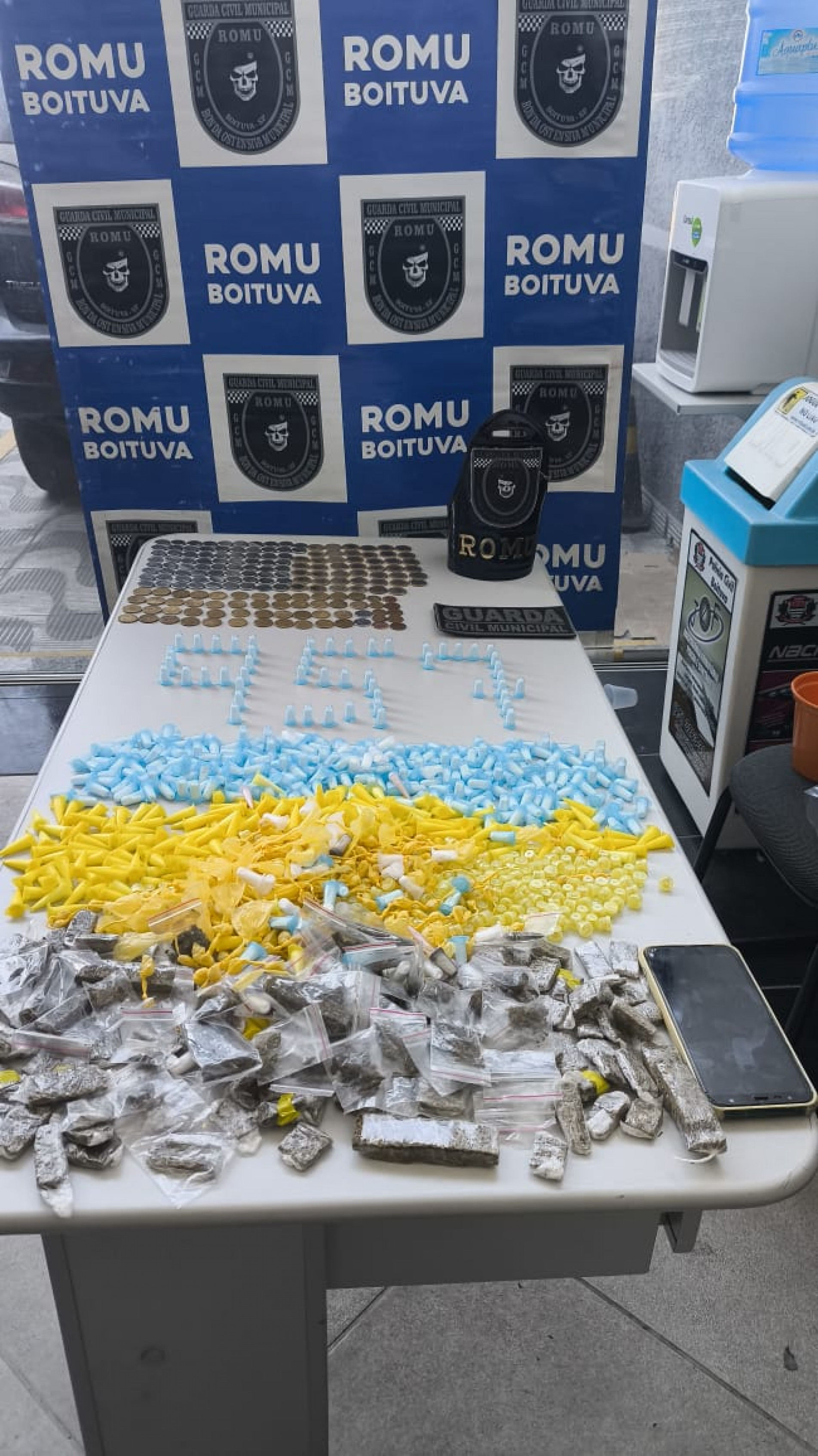 Guardas encontraram drogas e menores vivendo em situação insalubre no bairro Vila Aparecida