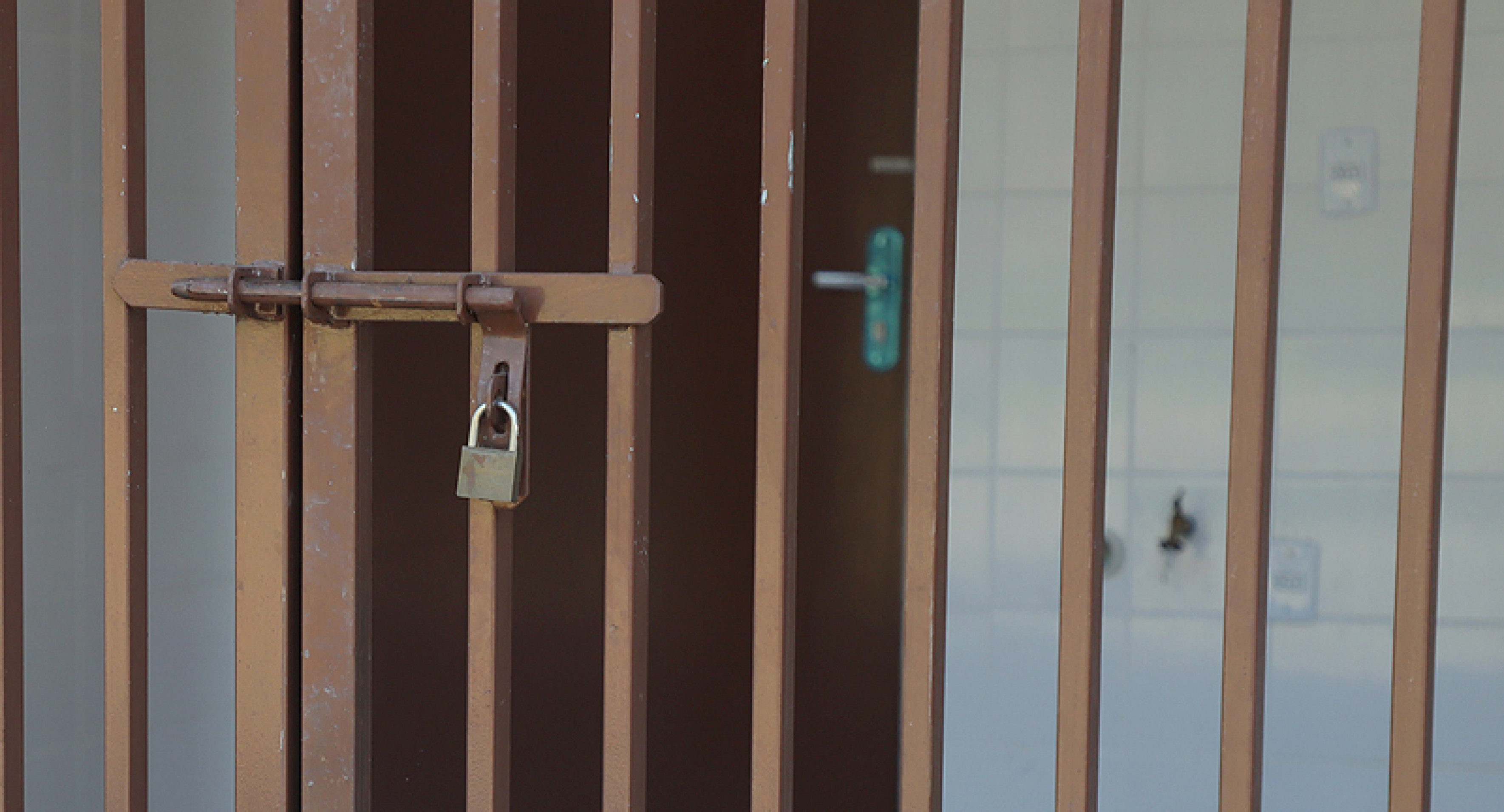 Cadeado no parque: sem informações a respeito sobre quando abre
