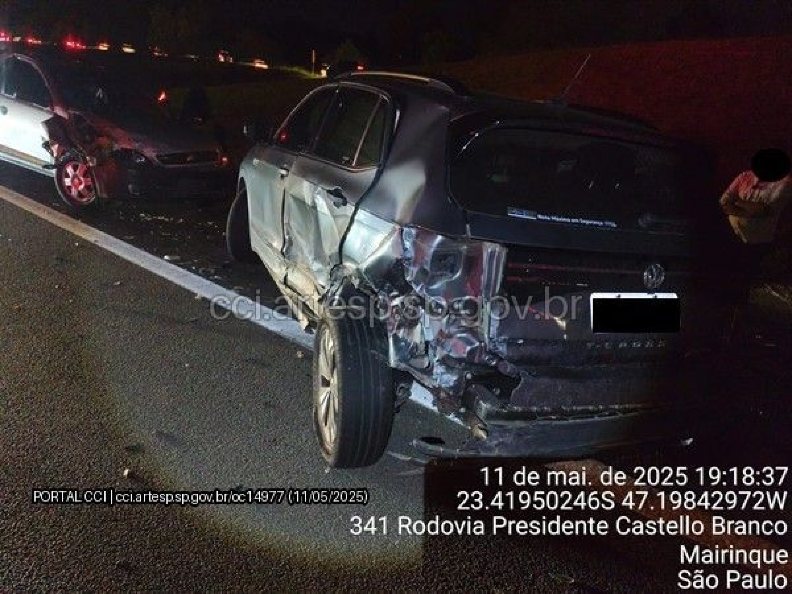 Os três veículos foram removidos para a base da Polícia Rodoviária 