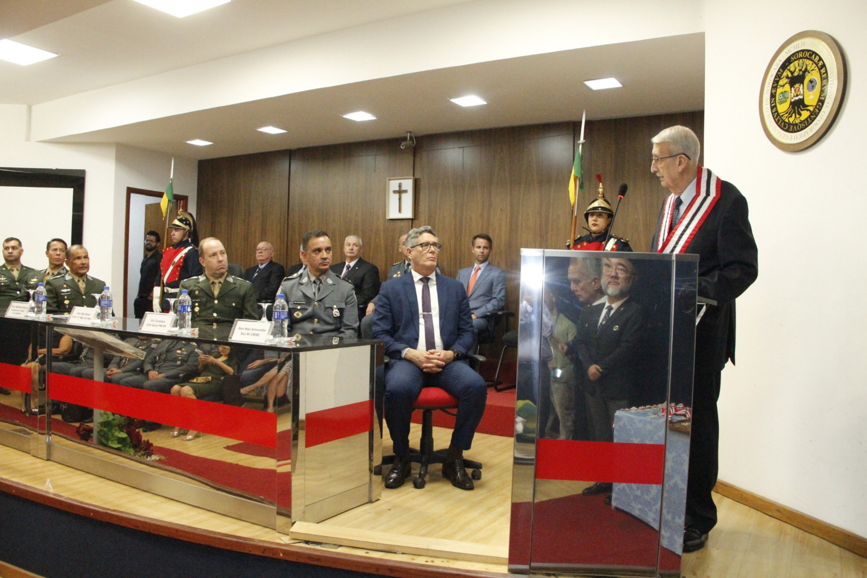 No evento, o presidente do IHGGS, Adilson Cezar, falou sobre os 80 anos do
Dia da Vitória; cerimônia foi marcada por homenagens e presença de autoridades