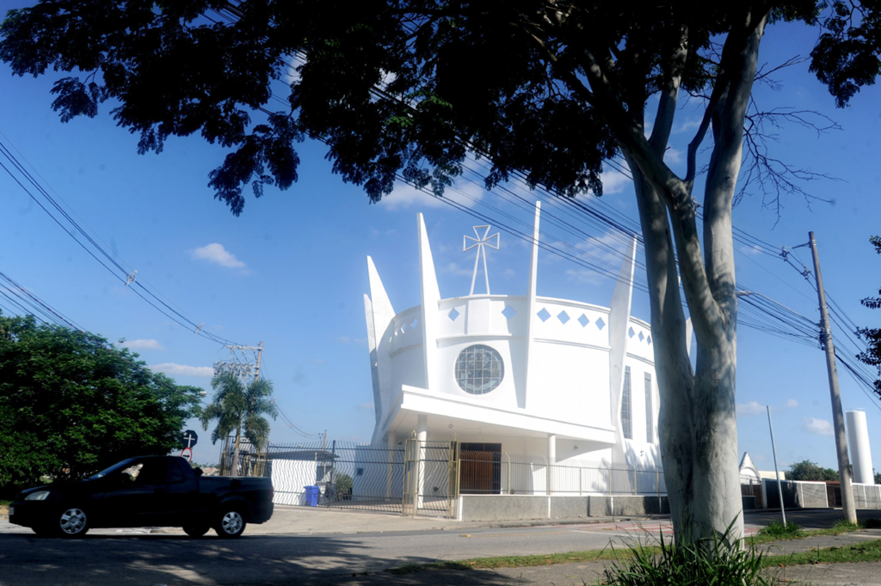 Santuário novo de Aparecidinha tem a forma de coroa