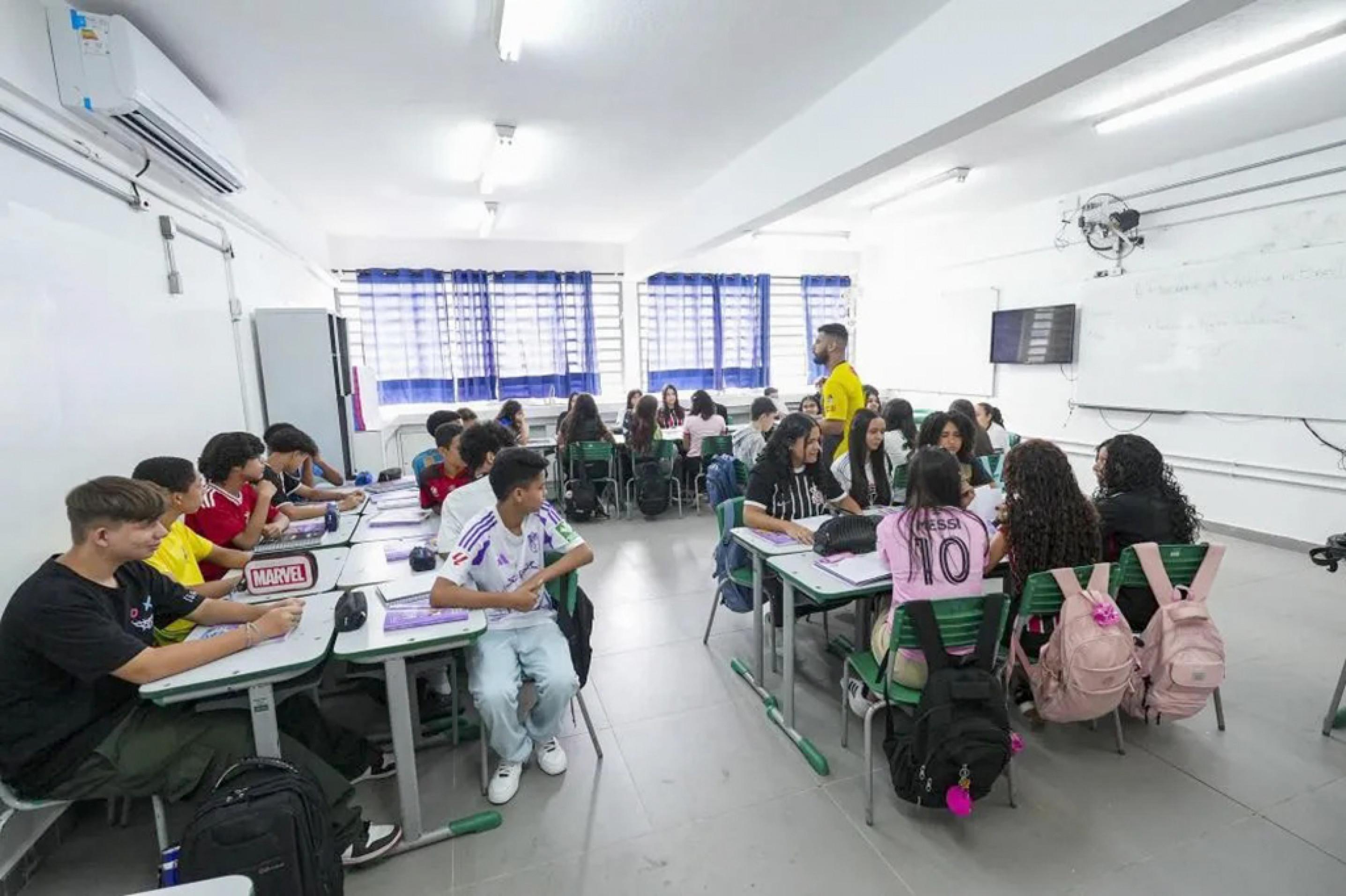 A primeira etapa do programa de climatização das escolas abrange 1.056 unidades escolares
