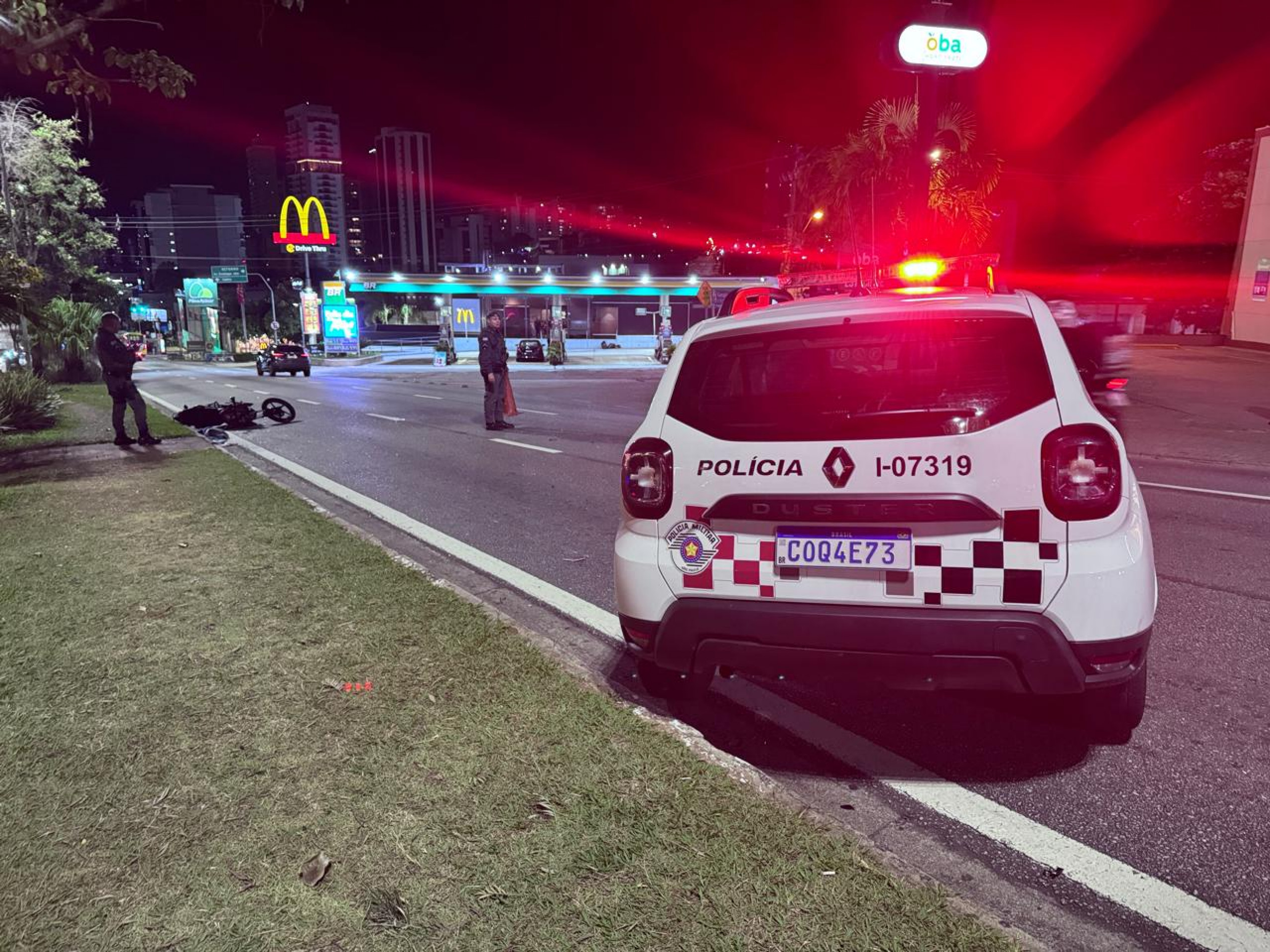 Uma via foi interditada para atendimento, mas não há problemas para os motoristas