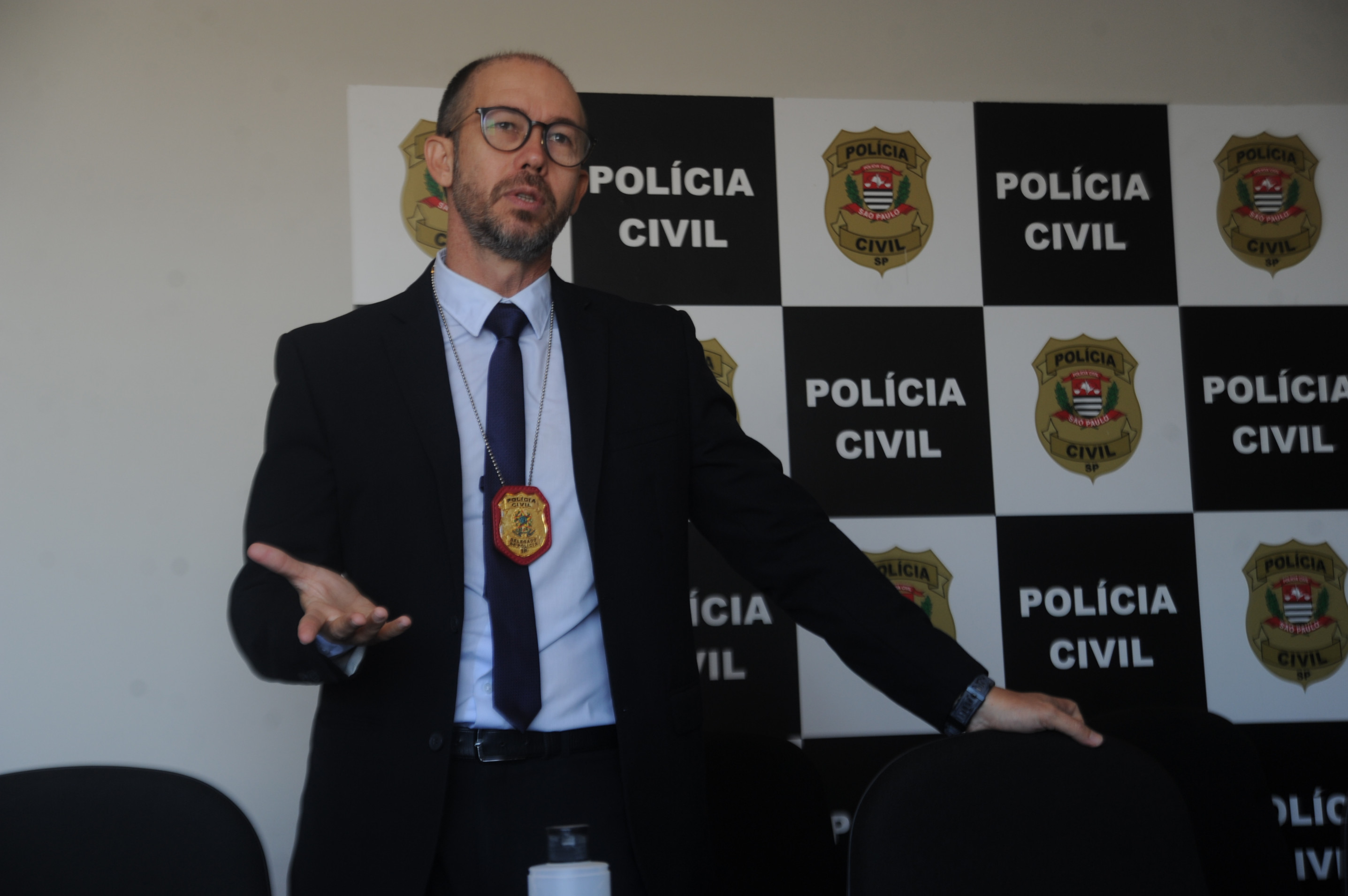 Investigações continuam para esclarecer motivo do desentimento, além de localizar a faca utilizada no crime