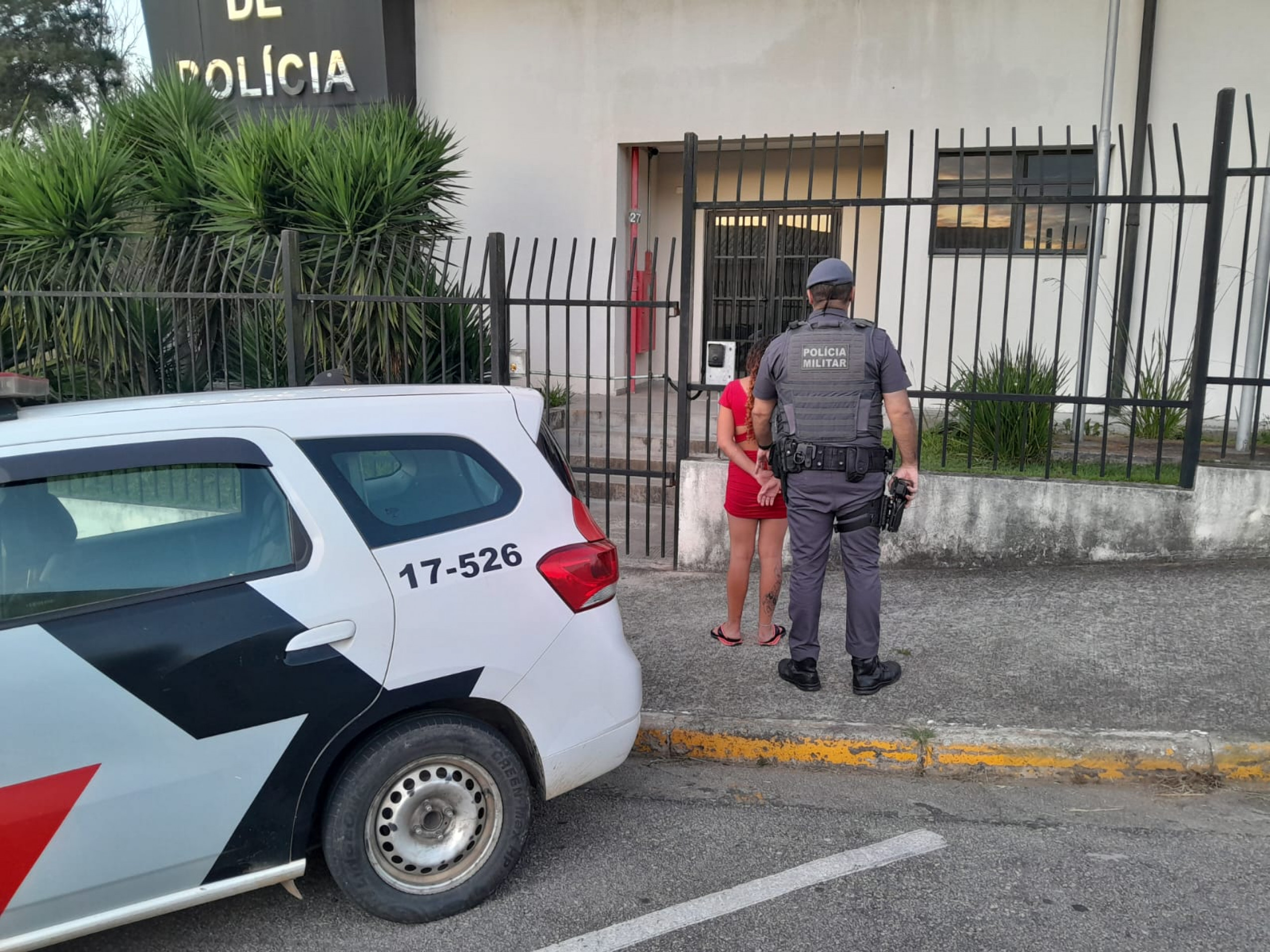 Ela permaneceu à disposição da Justiça