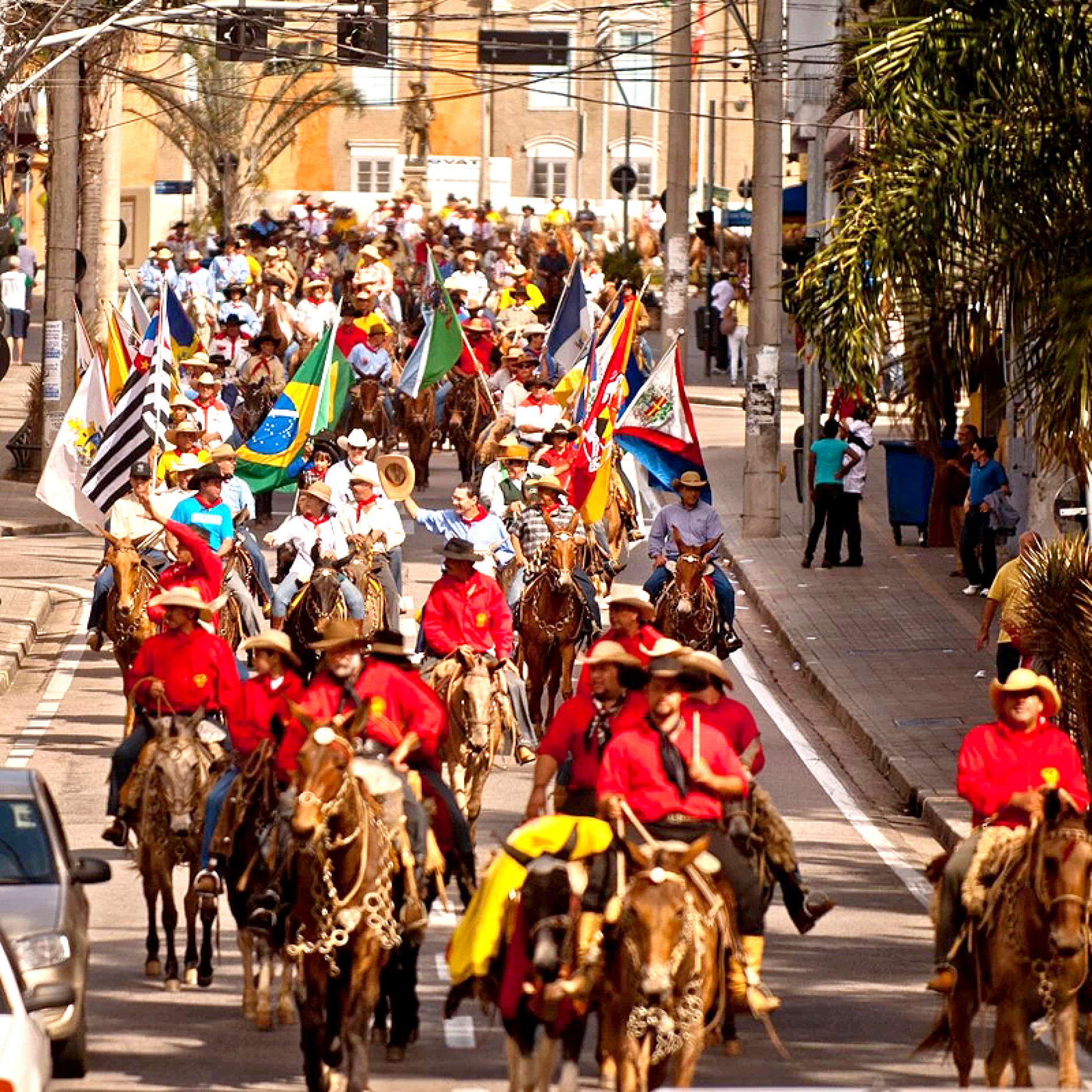 Cavaleiros descerão a rua São Bento 
em direção ao Monumento ao Tropeiro 
