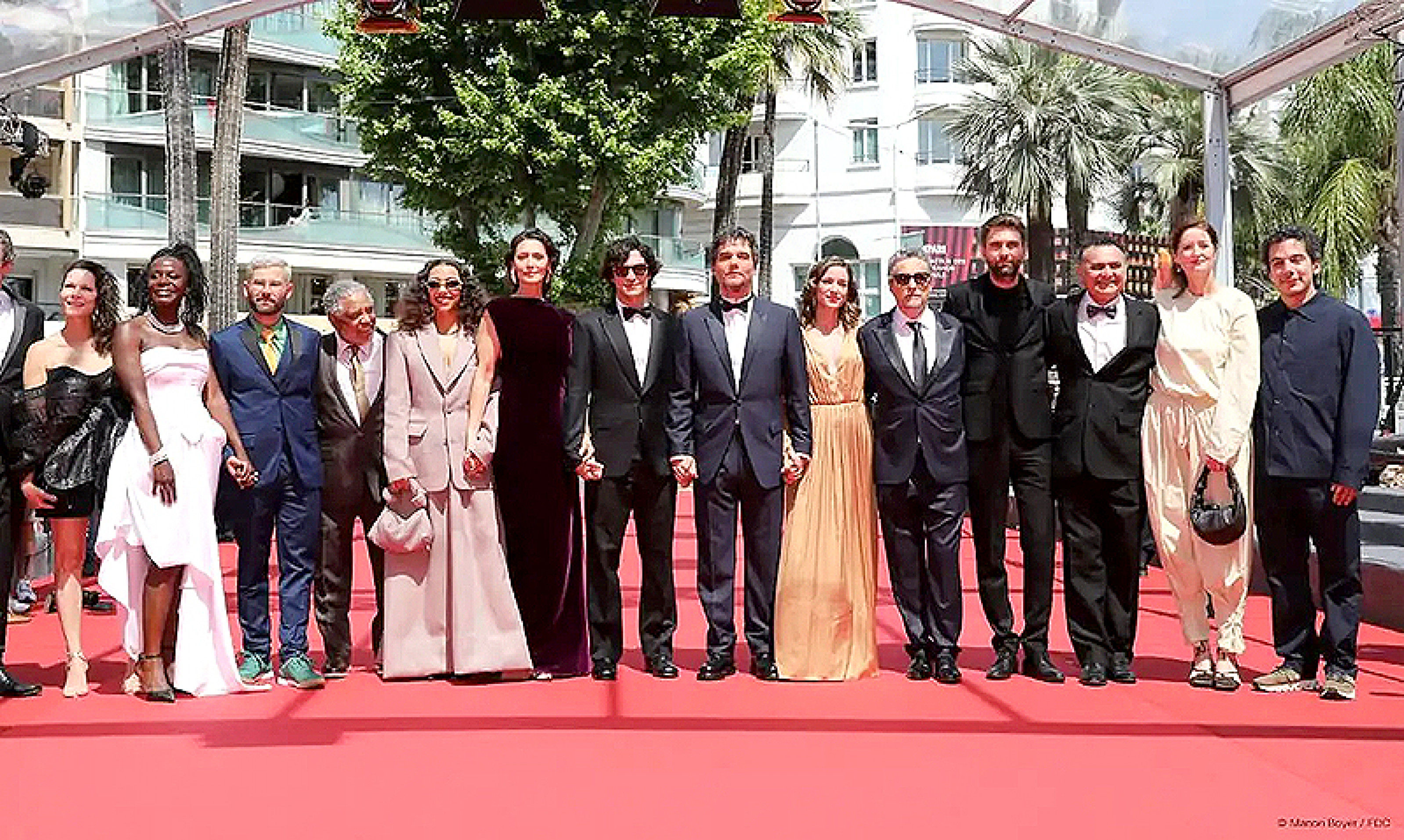 Equipe do filme brasileiro que foi aplaudido por 15 minutos