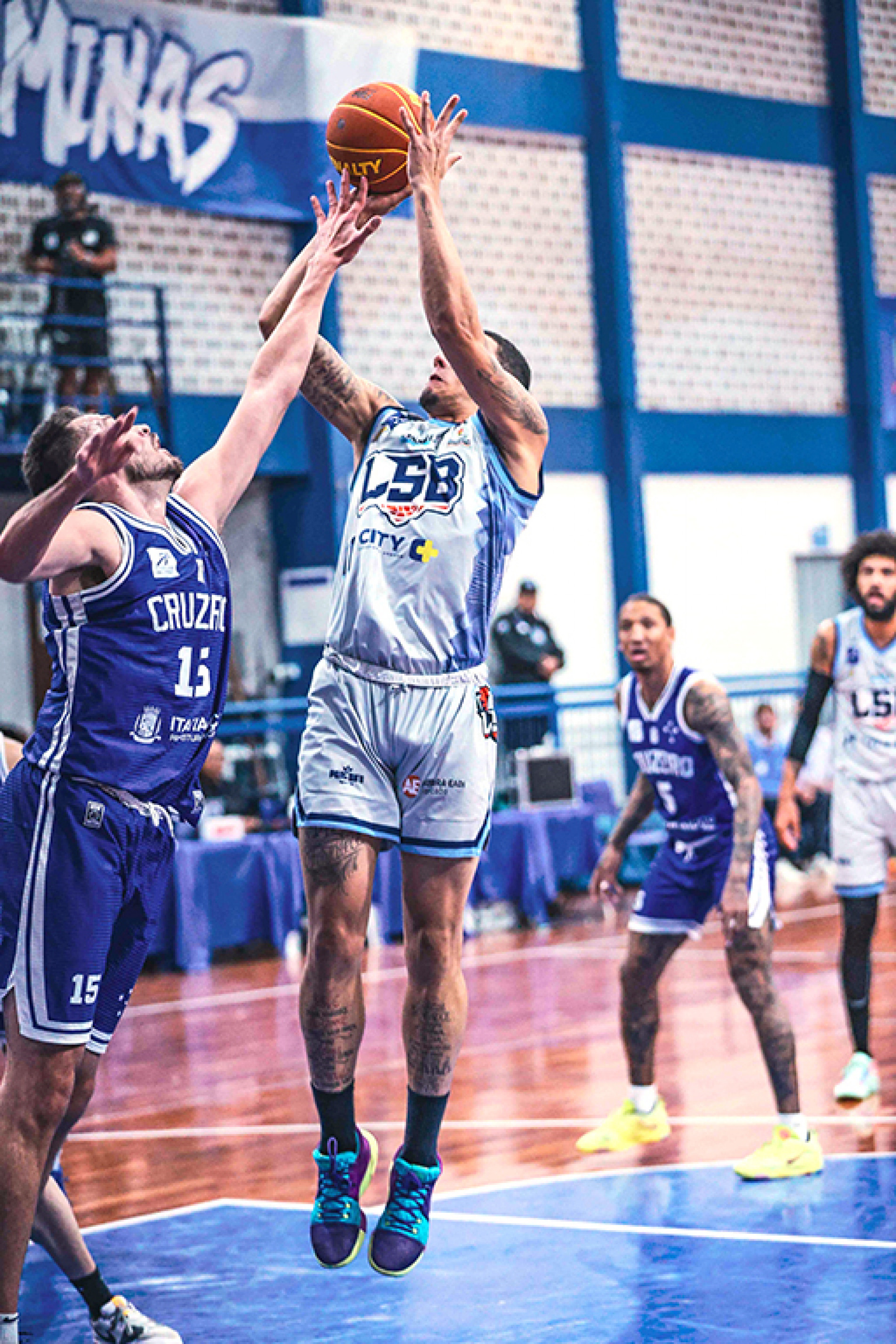 Na partida de segunda-feira à noite, time de Minas levou a melhor
