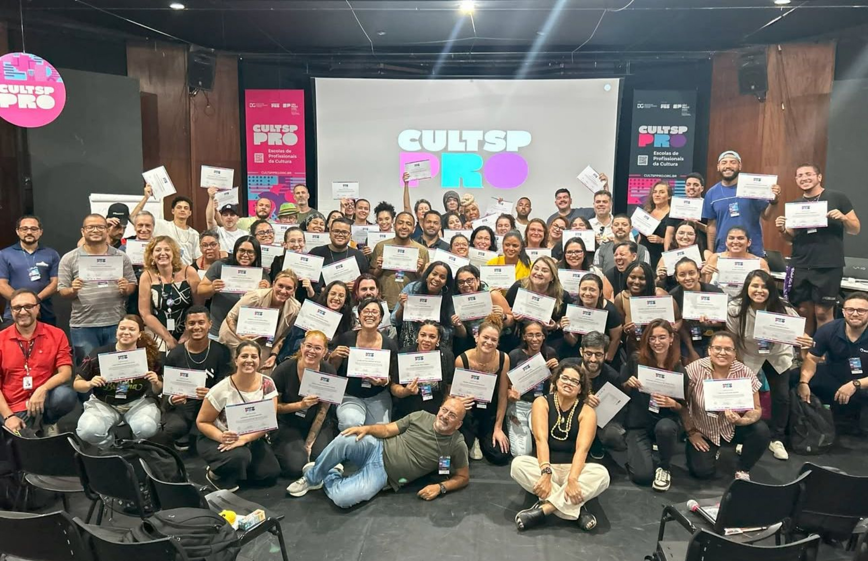 As capacitações são oferecidas em formato presencial, híbrido e online