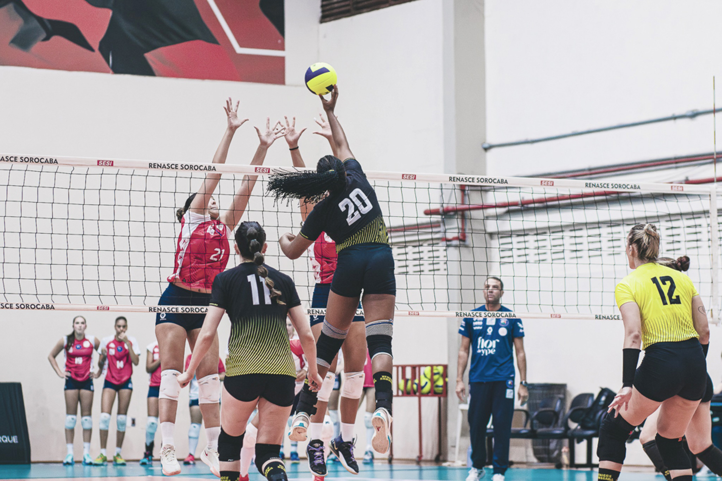 Na noite de terça-feira, derrota para o Barueri por 3 sets 1