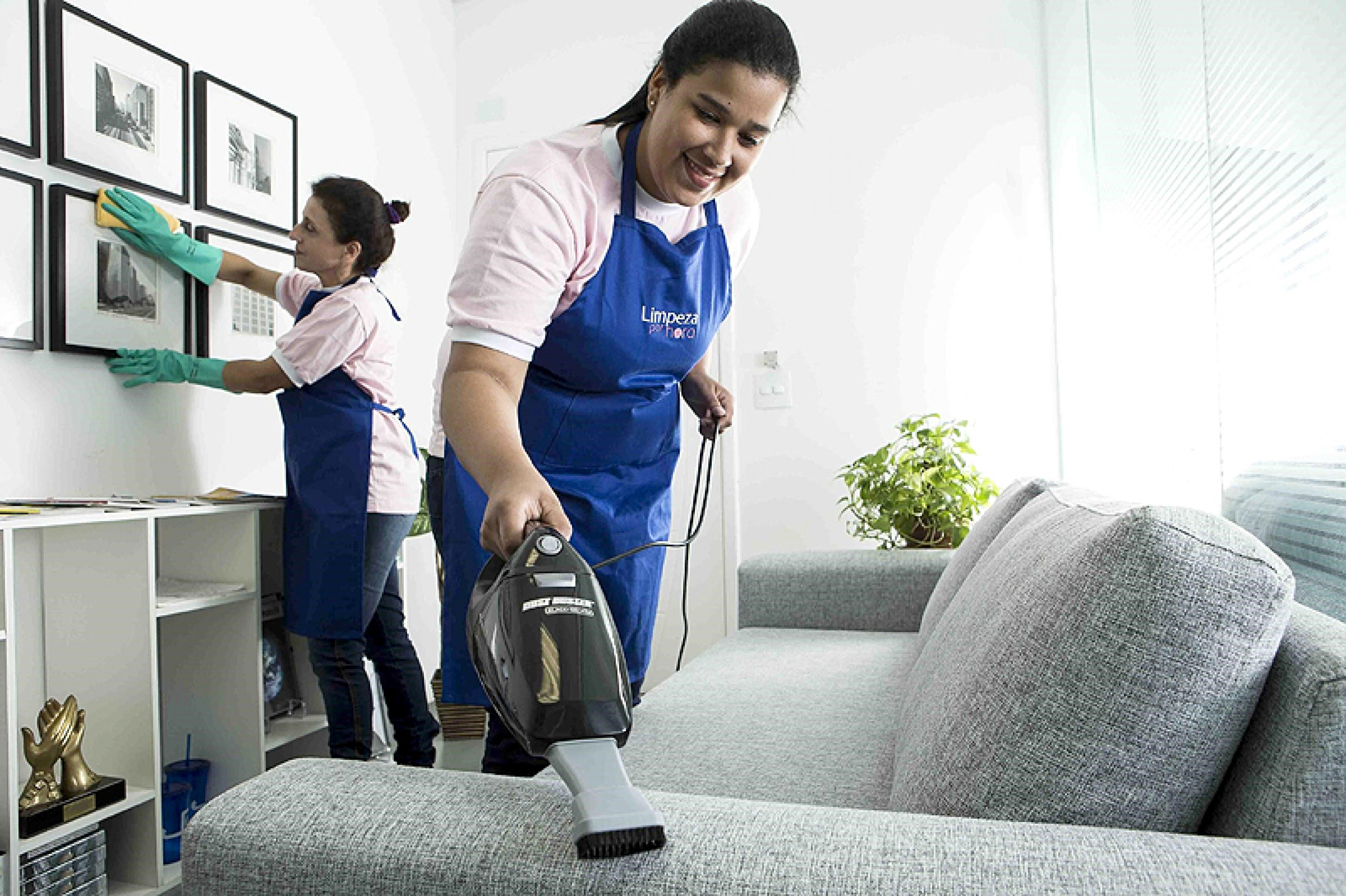 Apenas 1,4 milhão dos 6,08 milhões de trabalhadores domésticos no Brasil têm carteira assinada, segundo Pnad 2023
