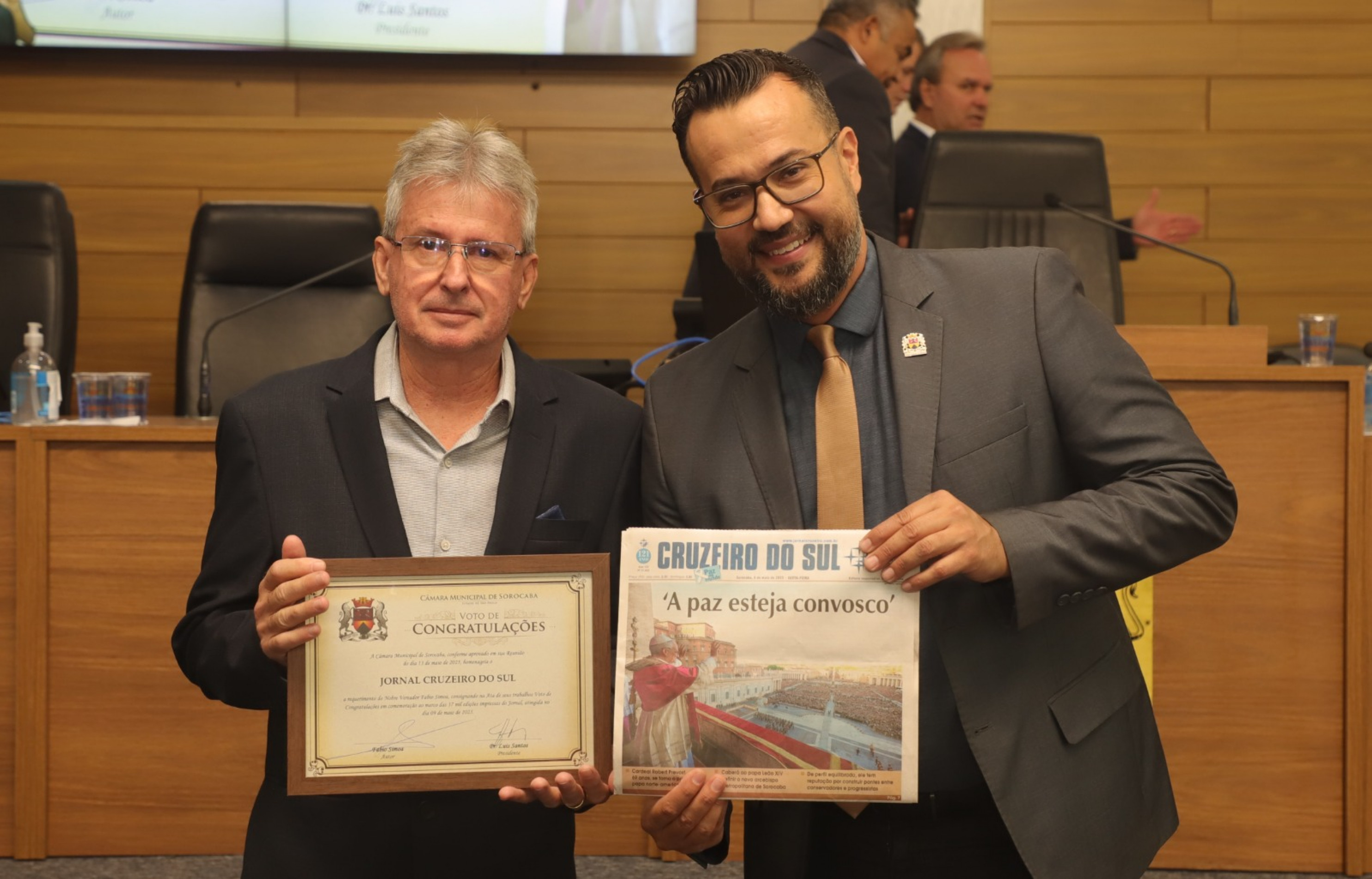 A iniciativa da homenagem foi do vereador Fábio Simoa (Republicanos) e os votos foram entregues ao presidente da Diretoria Executiva Fundação Ubaldino do Amaral, Hélio Sola Aro