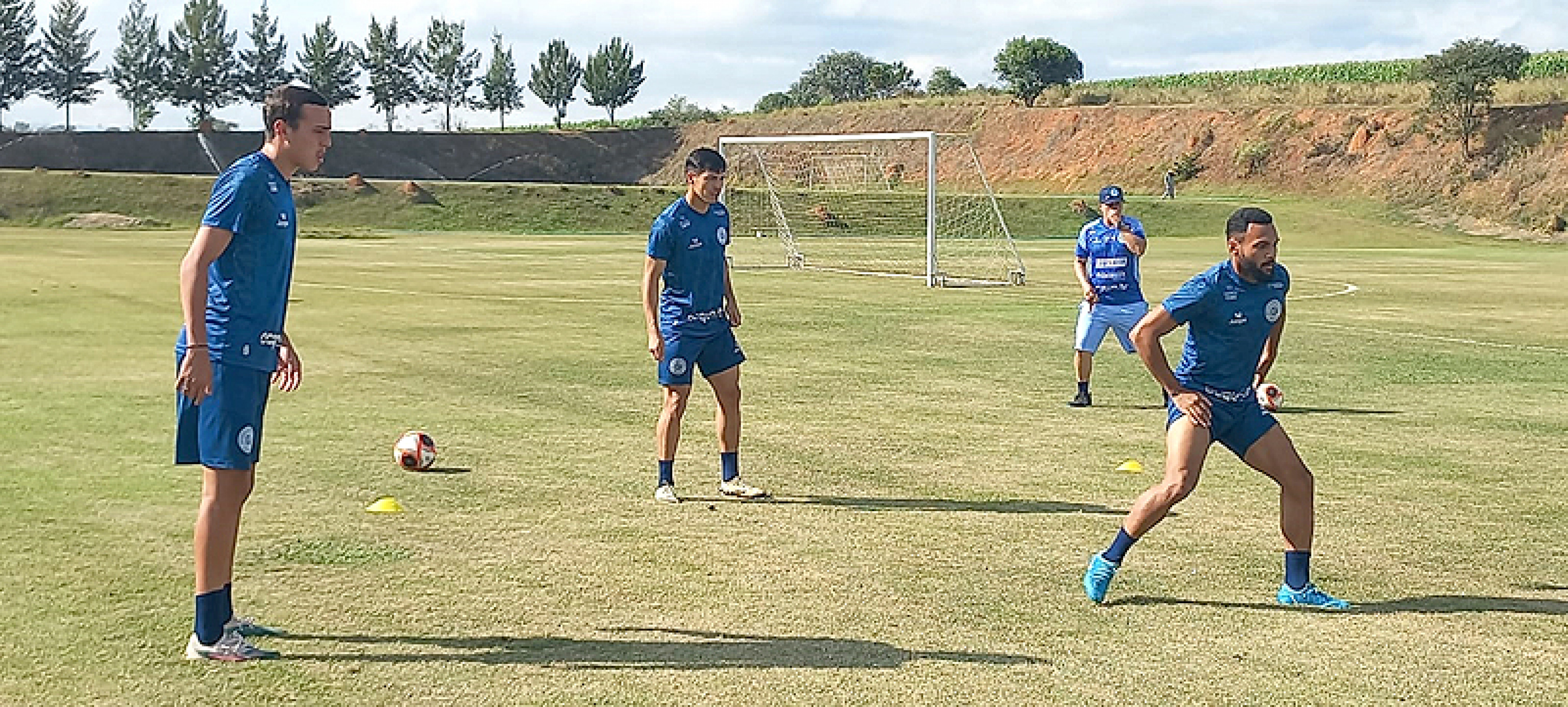 Time treina na Fazenda dos Ipês: estreia 
será em uma segunda-feira