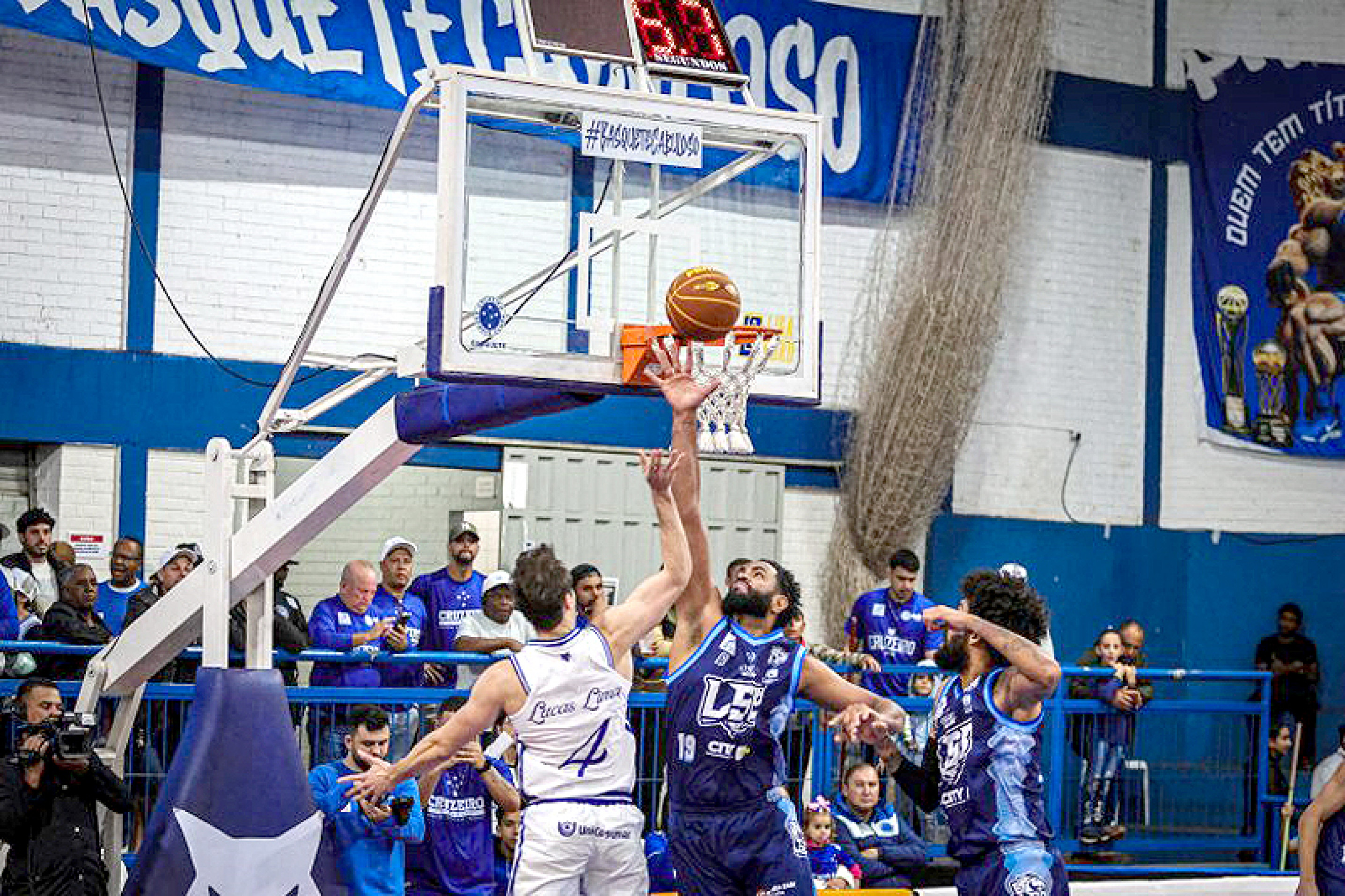 Time de Minas Gerais faz valer o fator casa e o apoio 
da torcida e, assim, terminou vitorioso: 73 x 64