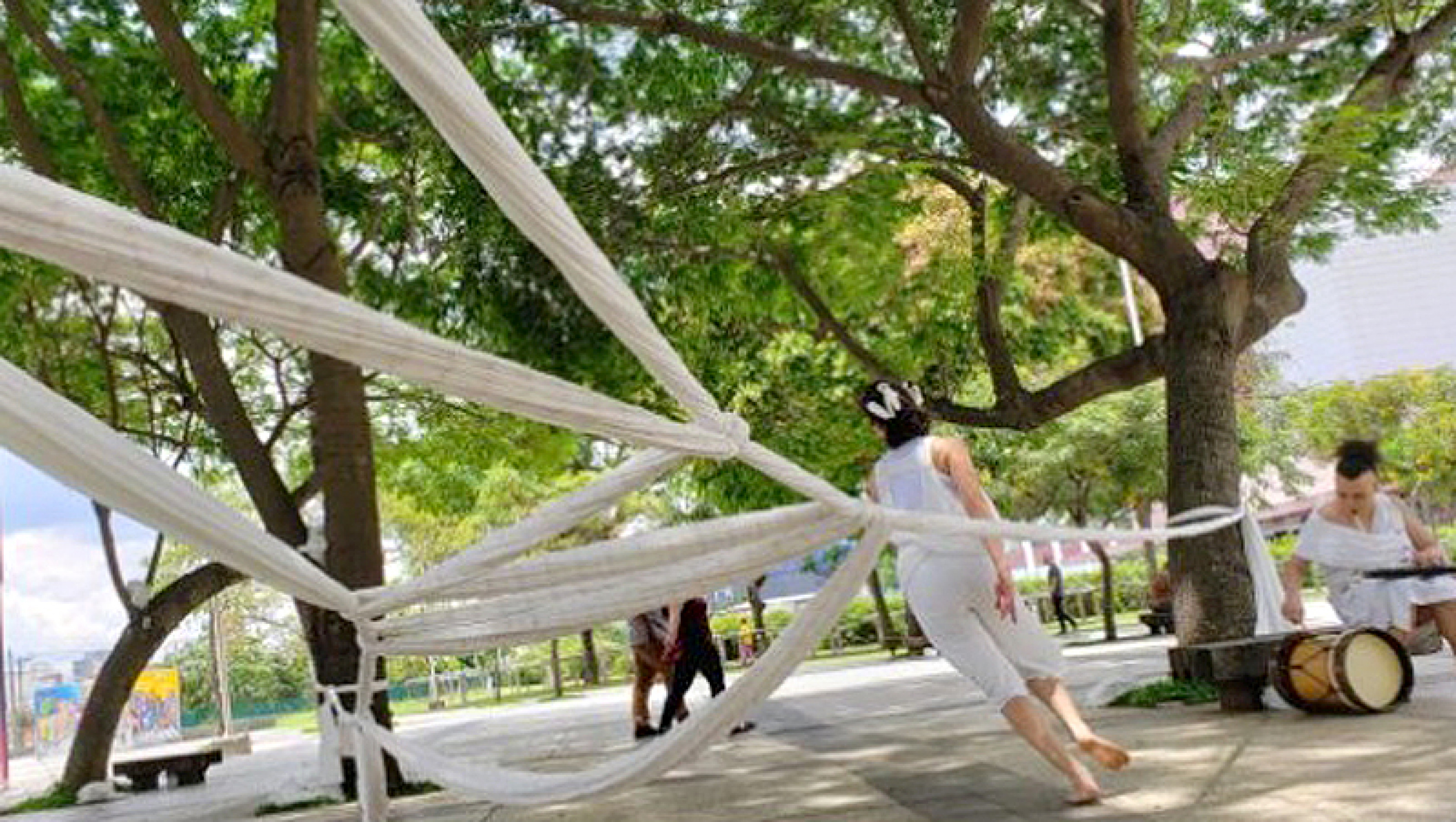 Três dançarinas e uma musicista propõem interações com o público
