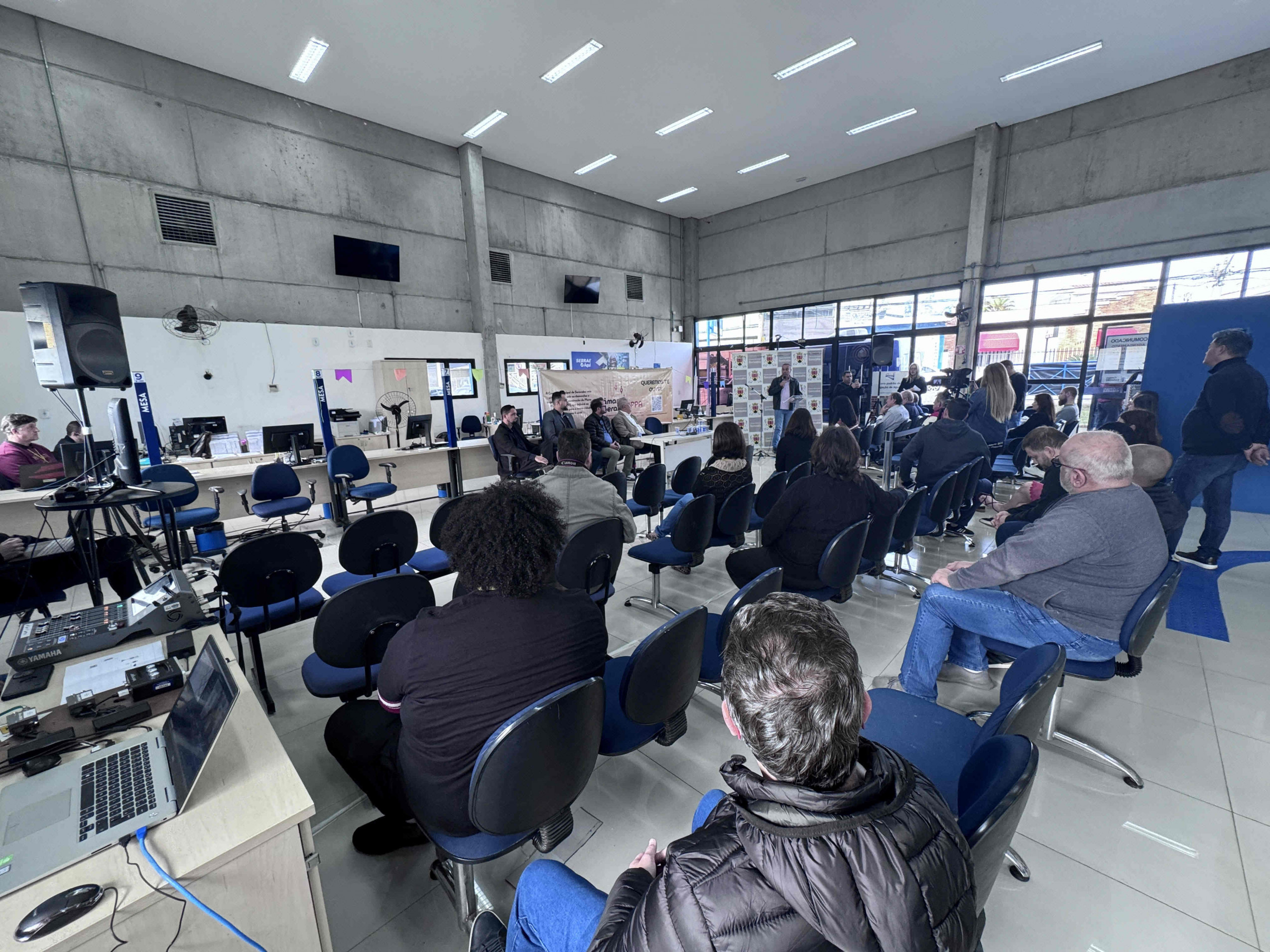 A população pôde falar, diretamente para os vereadores, as demandas que tem referente a região em que moram