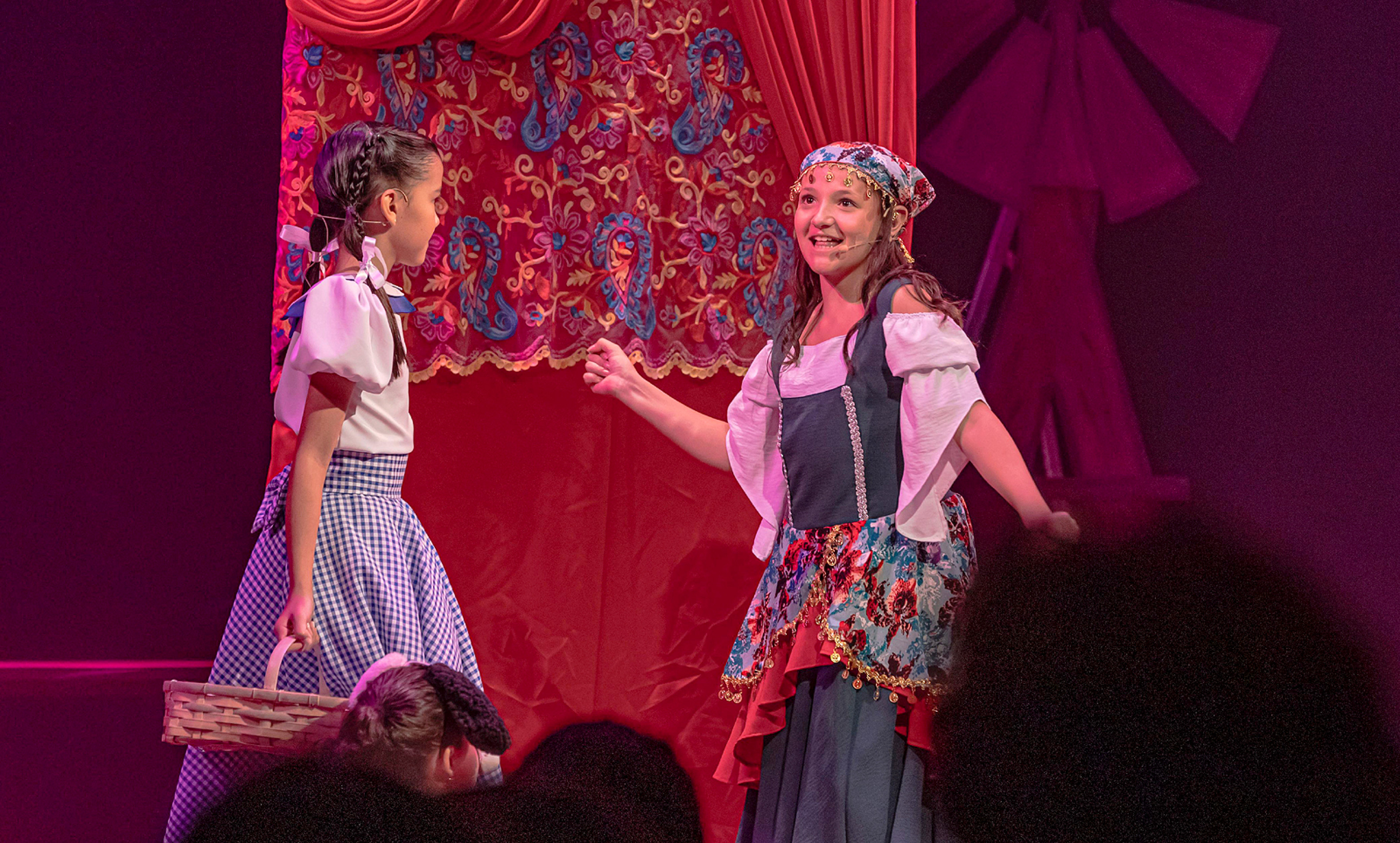 Bia Andrade, atriz, de 11 anos