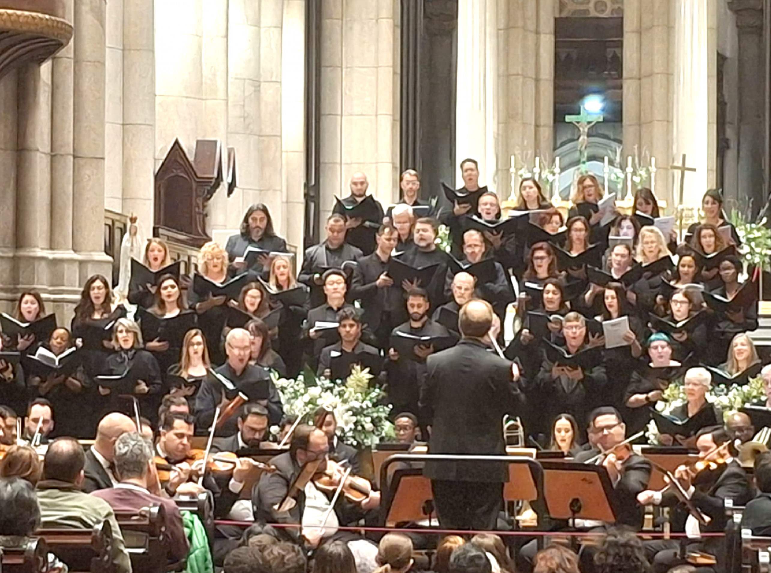 Orquestra, madrigal e coral dos EUA se uniram na apresentação