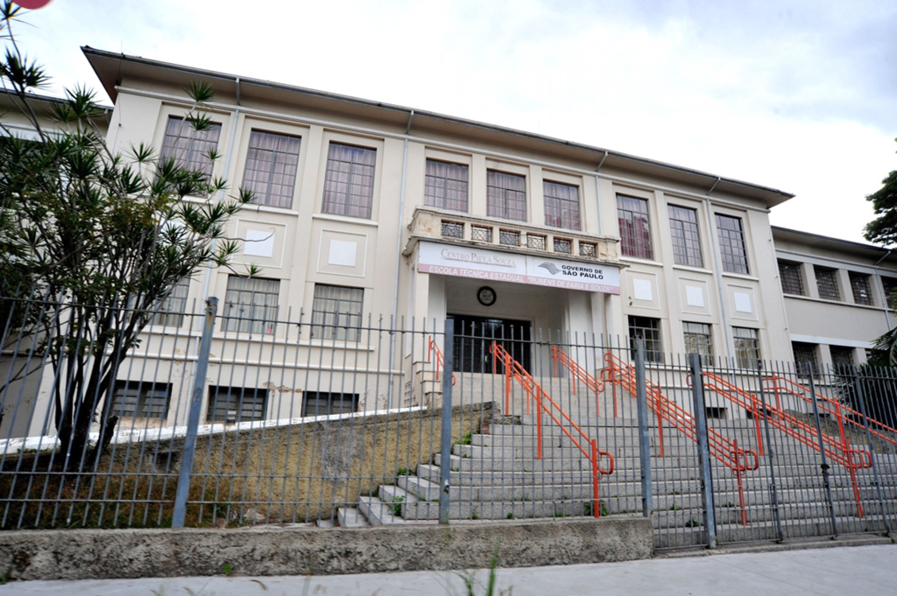 A princípio, será disponibilizado R$ 52 milhões para as necessidades mais urgentes de infraestrutura que serão realizadas durante as férias dos alunos
