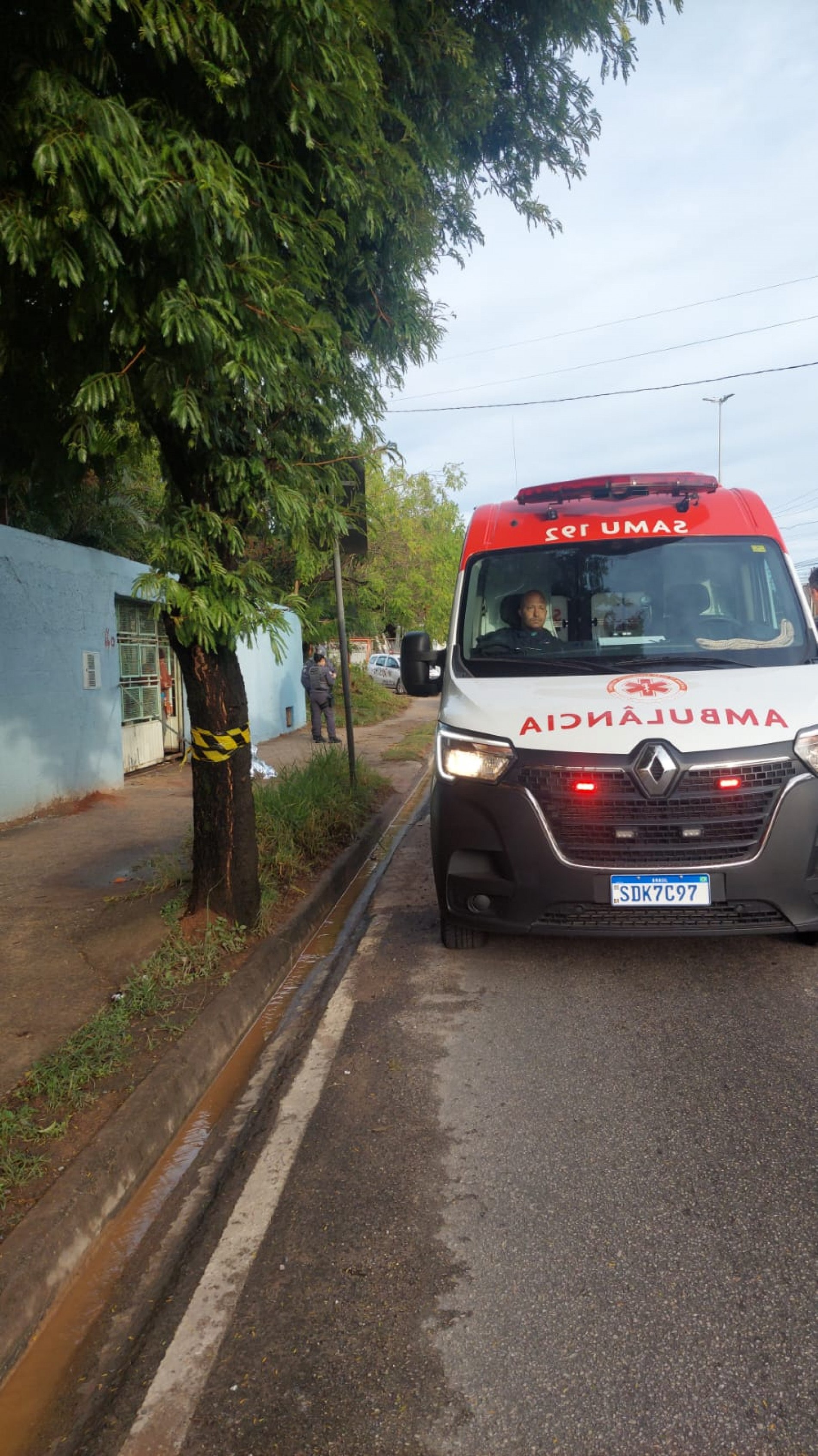 A Polícia Militar está no local e outros detalhes estão sendo apurados