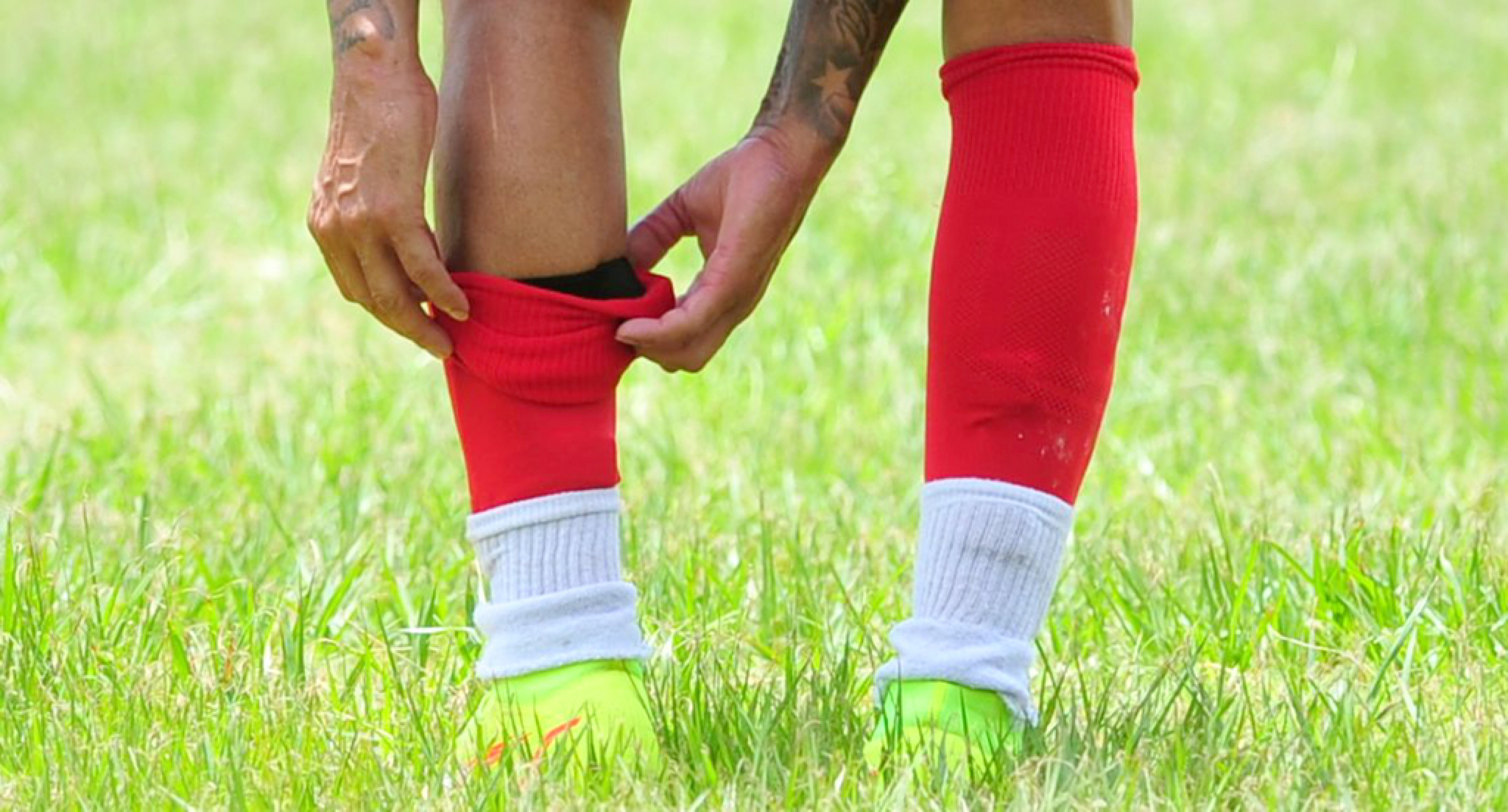 Jogadores se preparam para entrar em campo na manhã de domingo
