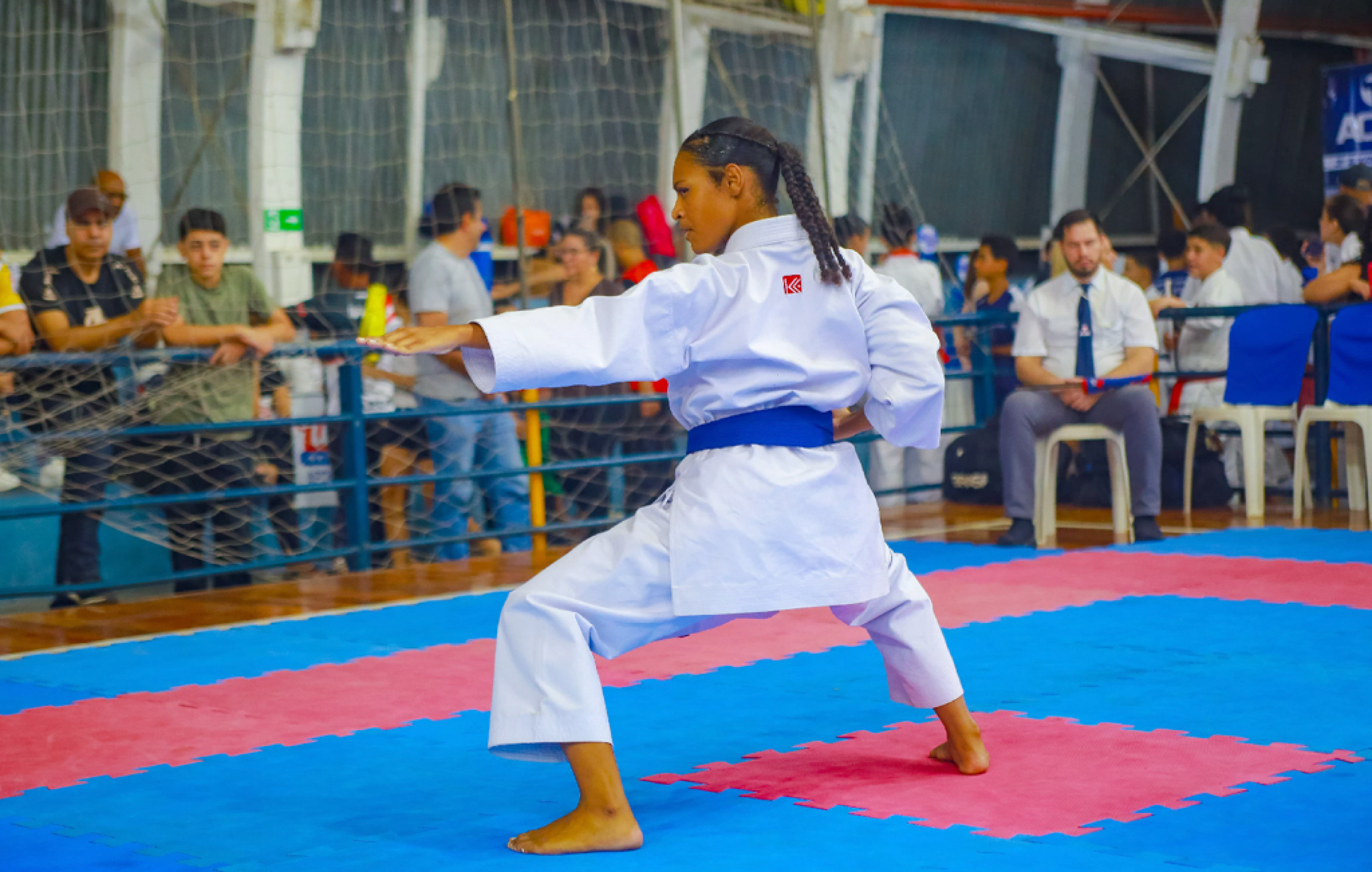 Adolescente executa um dos movimentos da arte marcial: de olho na competição nacional que será no Paraná