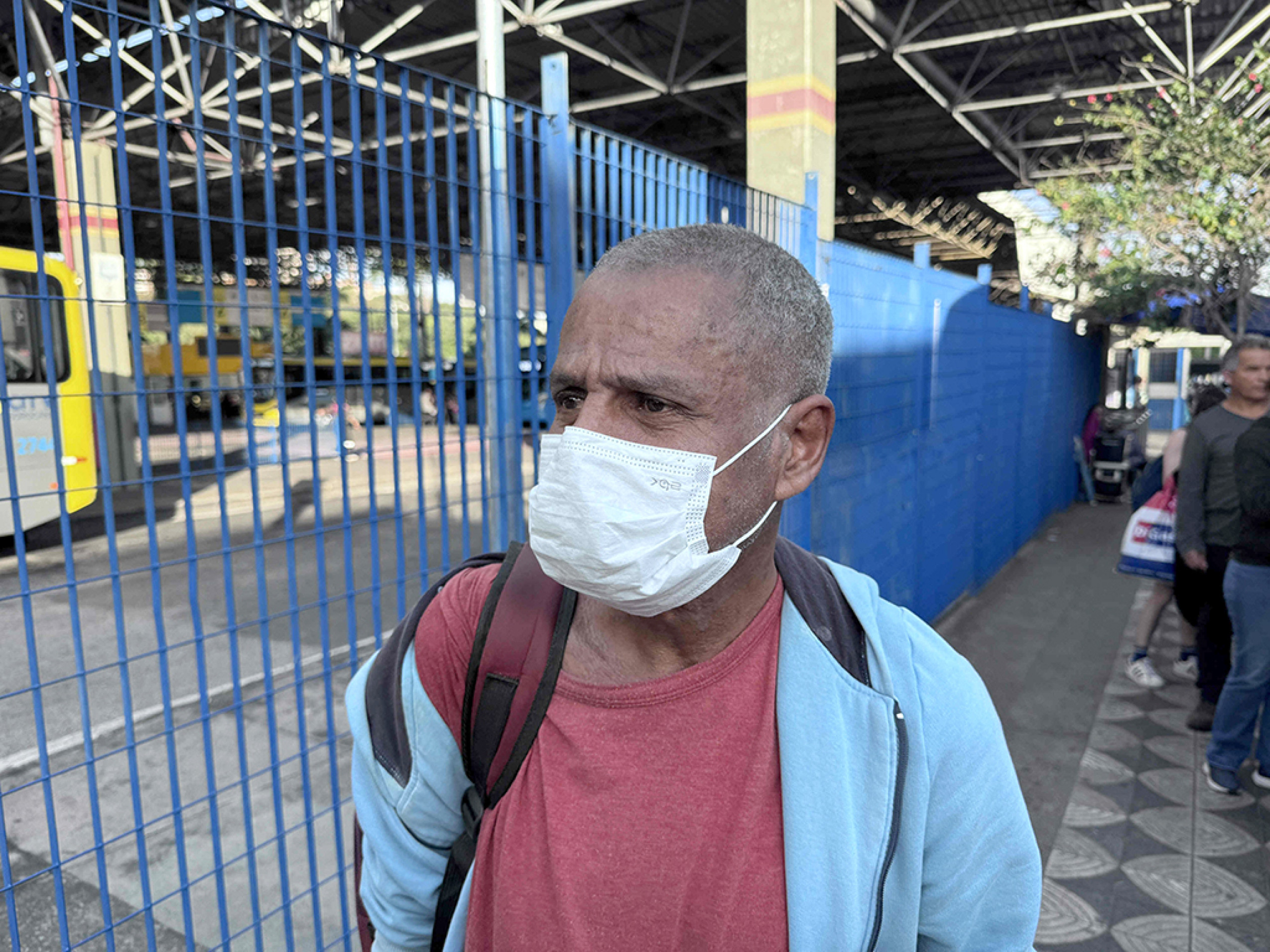 Algumas pessoas mantiveram o hábito de utilizar a máscara como meio de proteger a própria saúde
