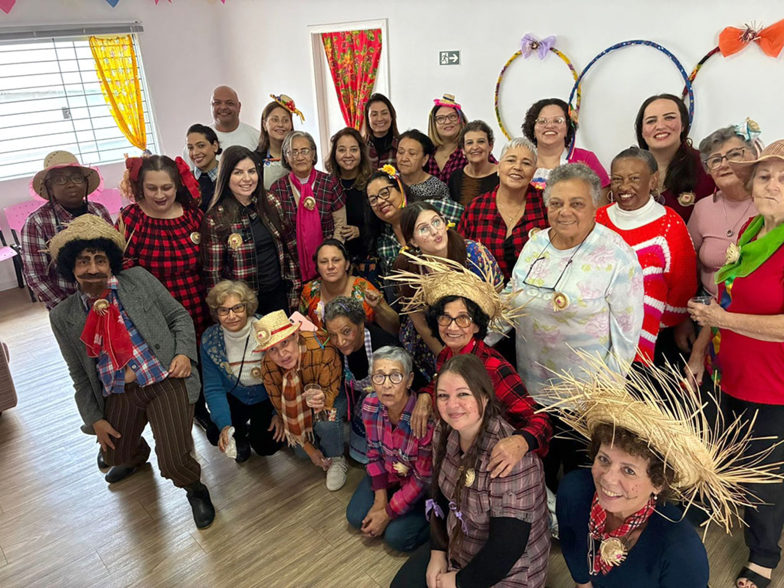 Mulheres assistidas pela instituição se confraternizaram e celebraram a vida
