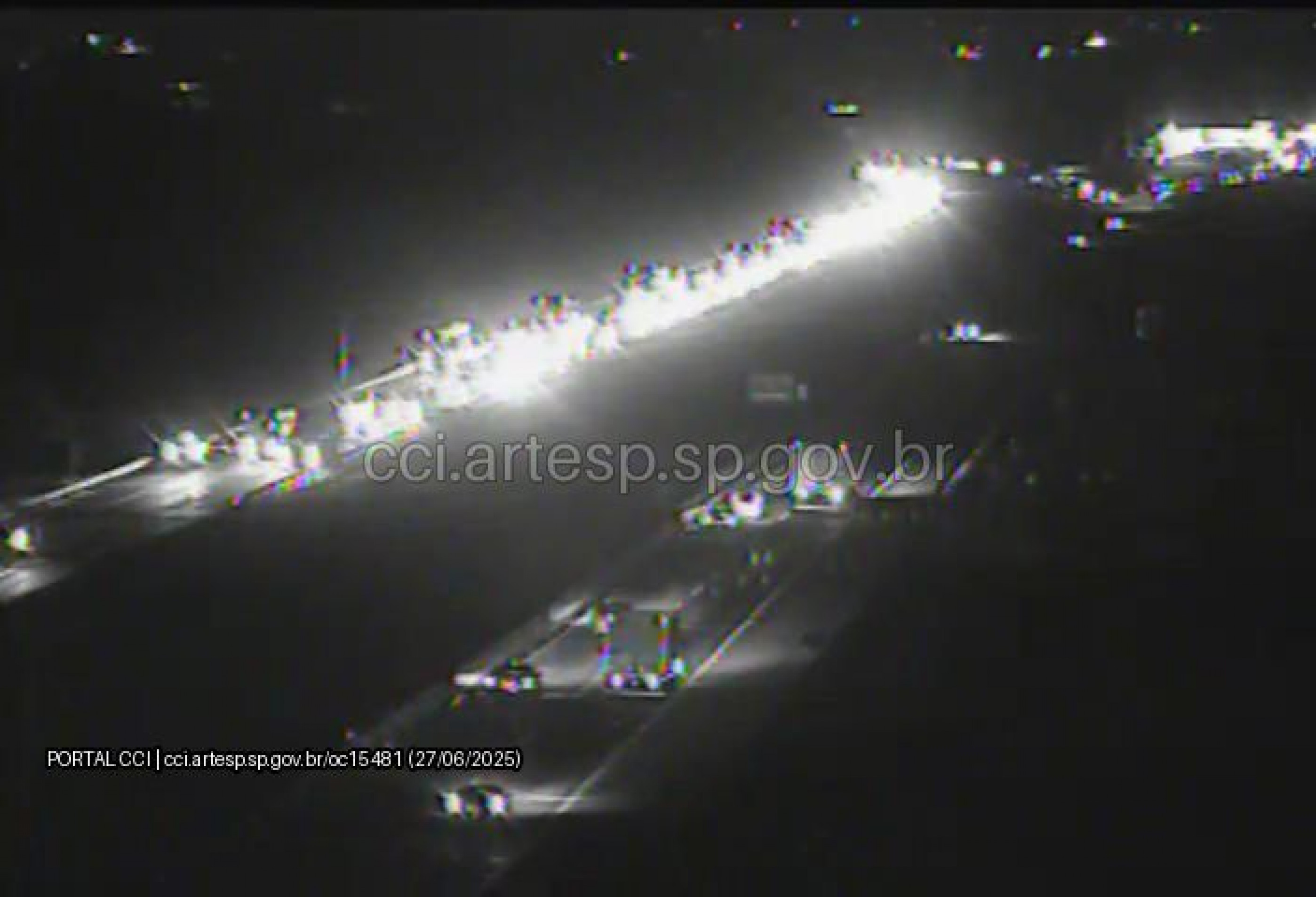 Todas as faixas ficaram interditadas por cerca de uma hora